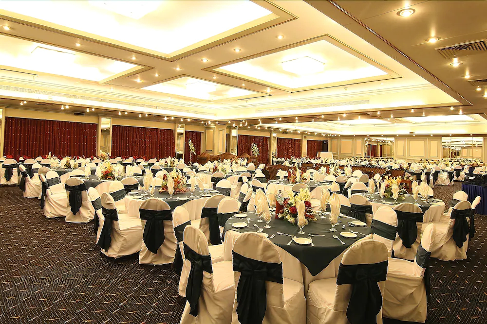 Regent Plaza Hotel & Convention Center