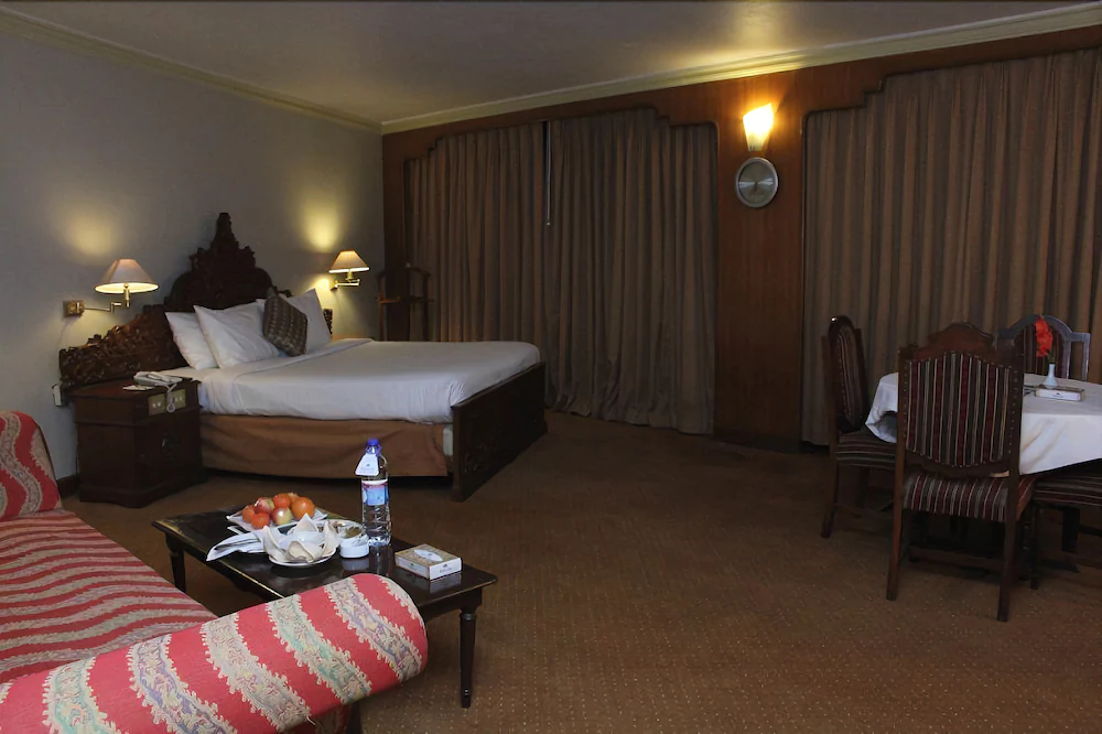 Regent Plaza Hotel & Convention Center