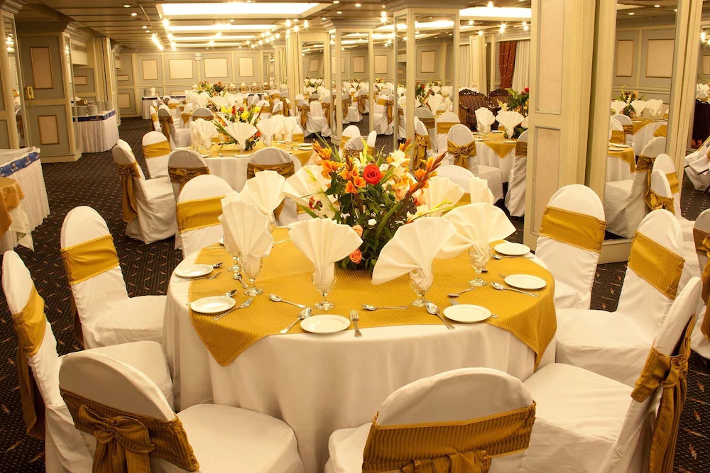 Regent Plaza Hotel & Convention Center