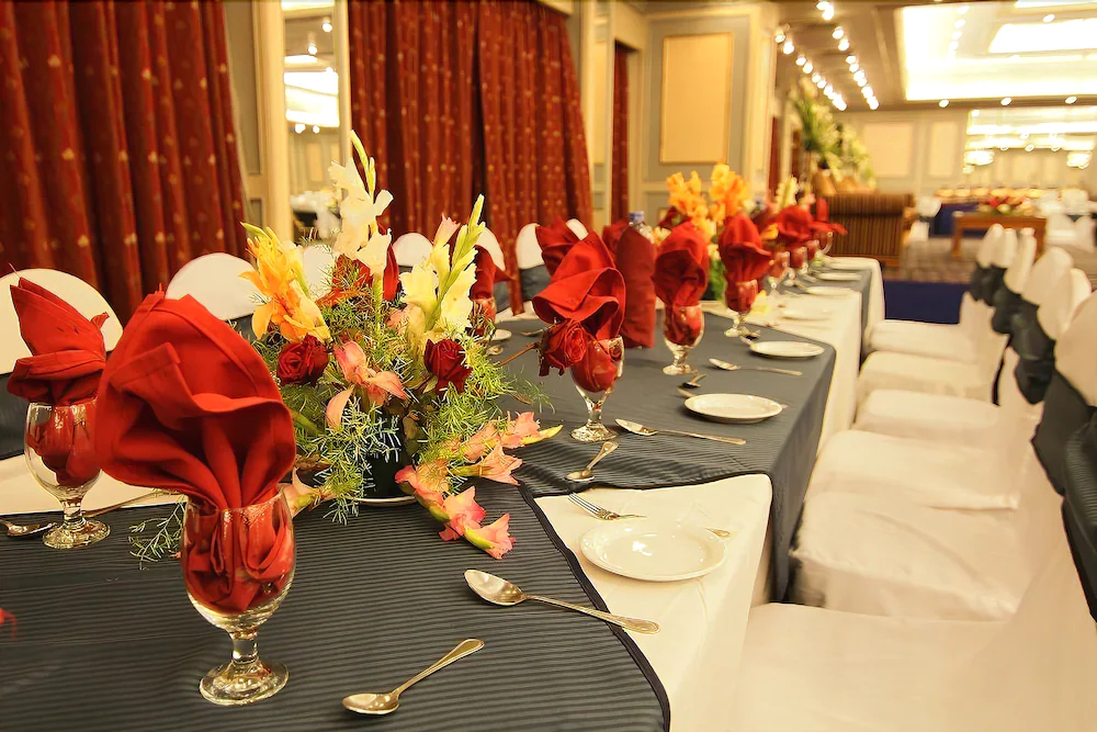 Regent Plaza Hotel & Convention Center