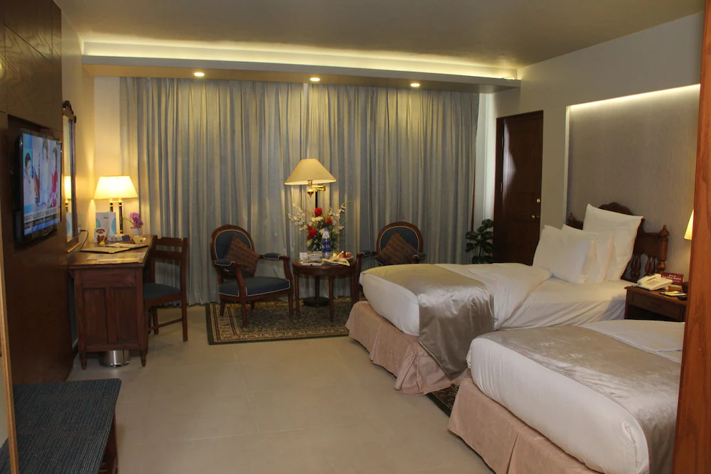 Regent Plaza Hotel & Convention Center