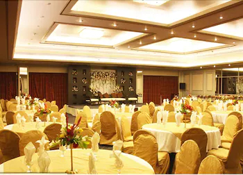 Regent Plaza Hotel & Convention Center