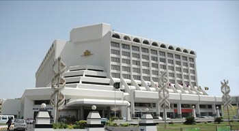 Regent Plaza Hotel & Convention Center