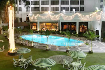 Regent Plaza Hotel & Convention Center