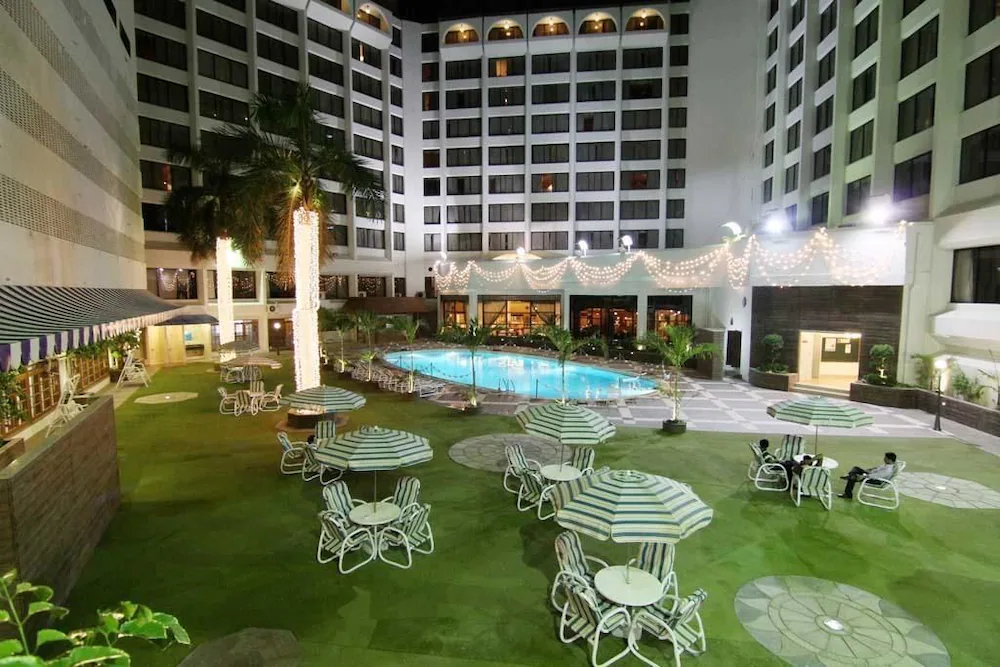 Regent Plaza Hotel & Convention Center