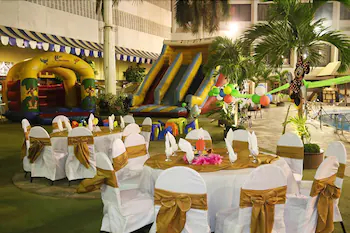Regent Plaza Hotel & Convention Center