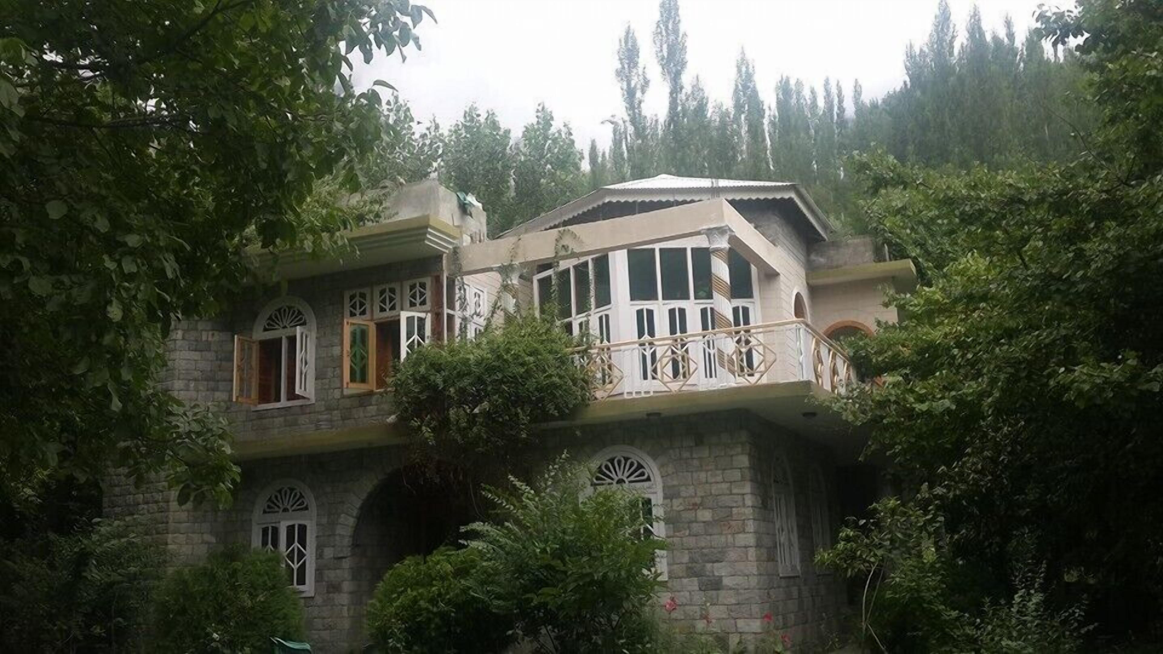 Al-Karim Family Guest House Hunza