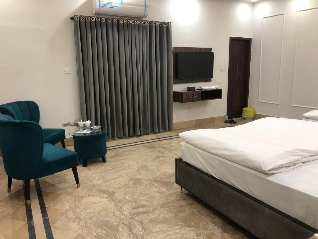 Hotel Five Season