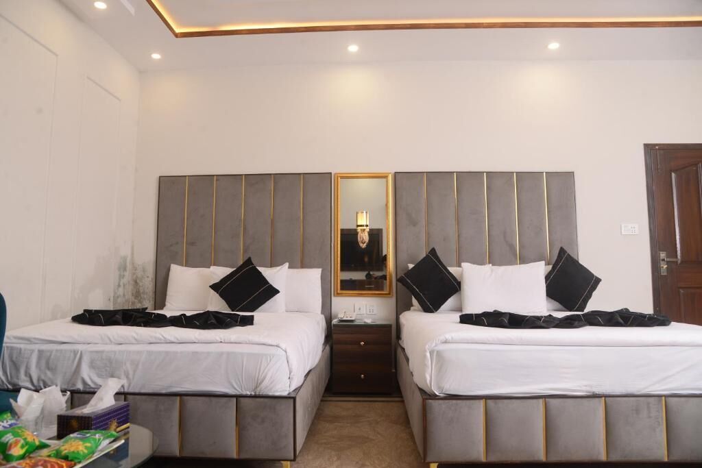 Hotel Five Season