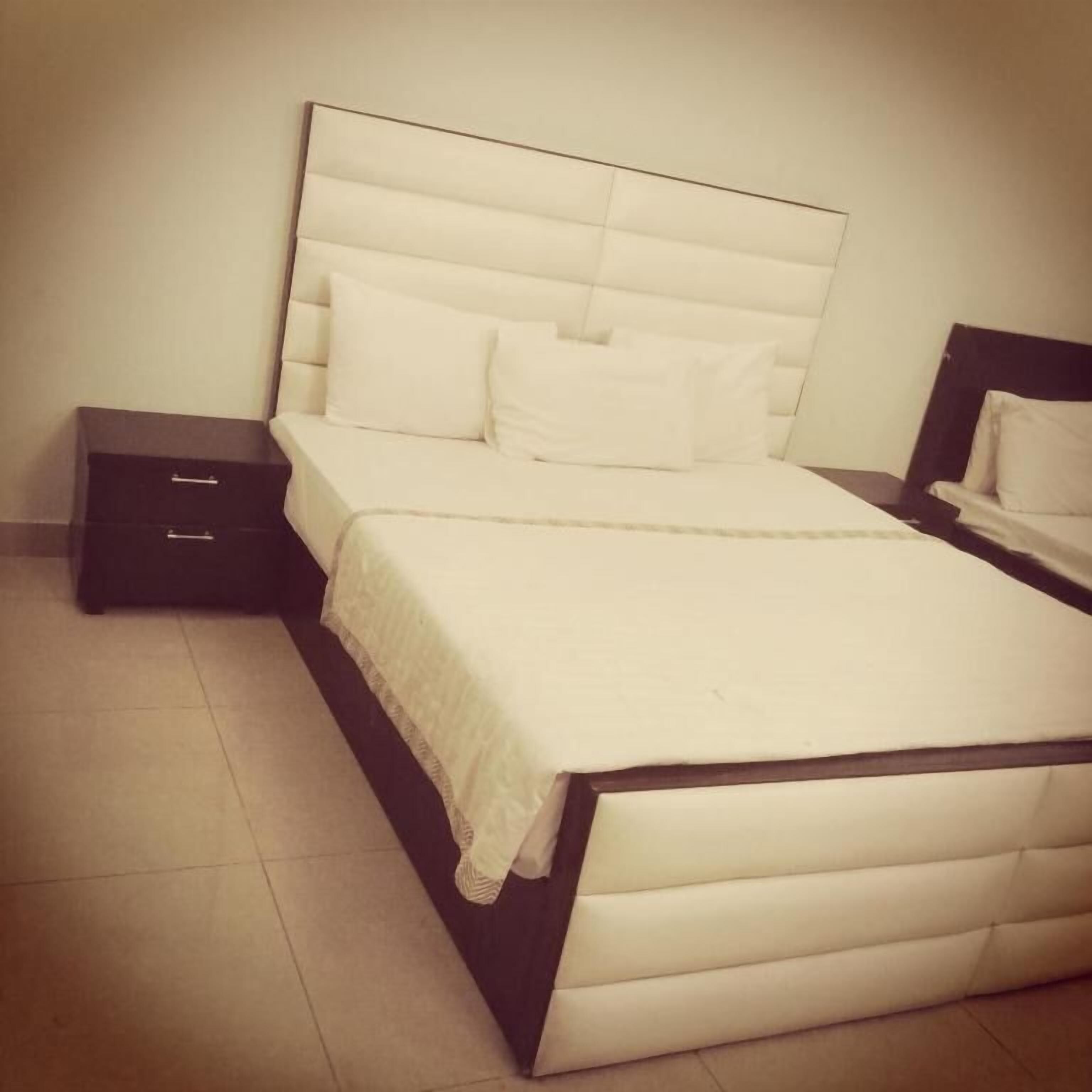 Hotel Versa Apartment and Lodges Lahore