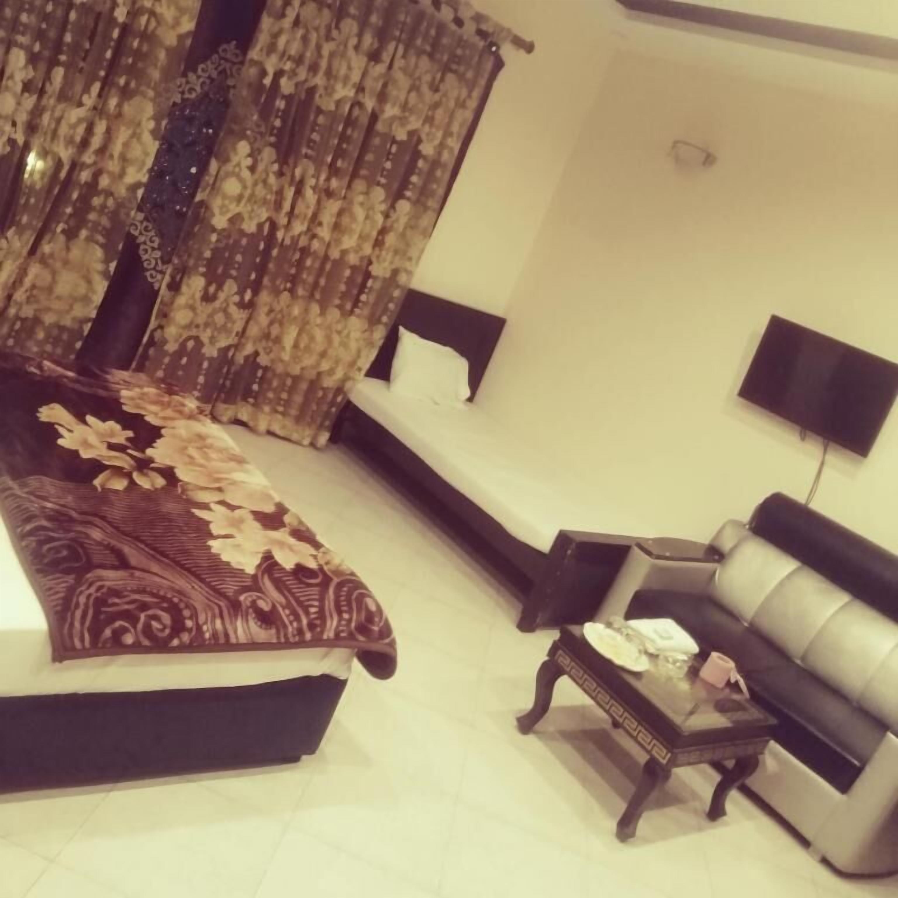 Hotel Versa Apartment and Lodges Lahore