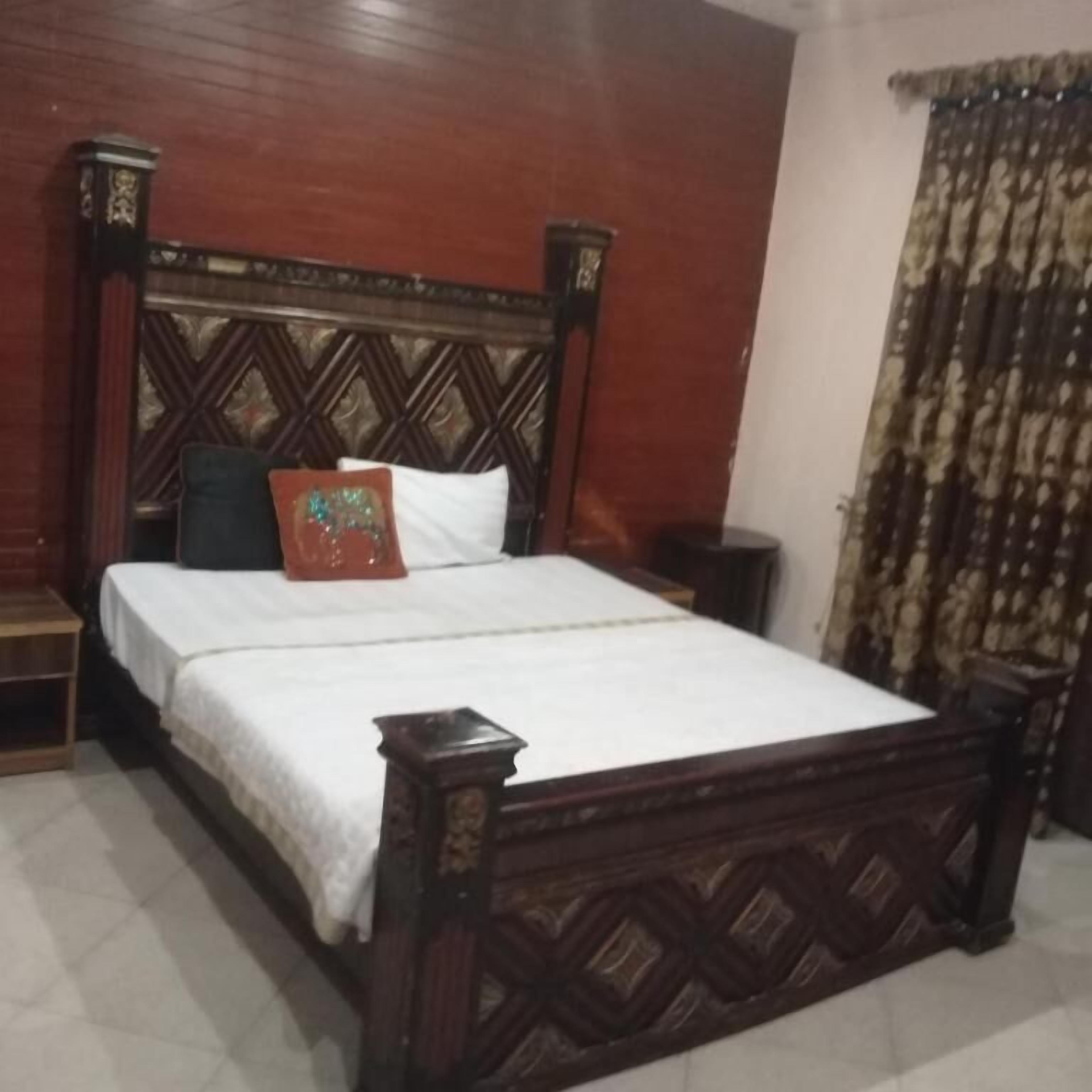 Hotel Versa Apartment and Lodges Lahore