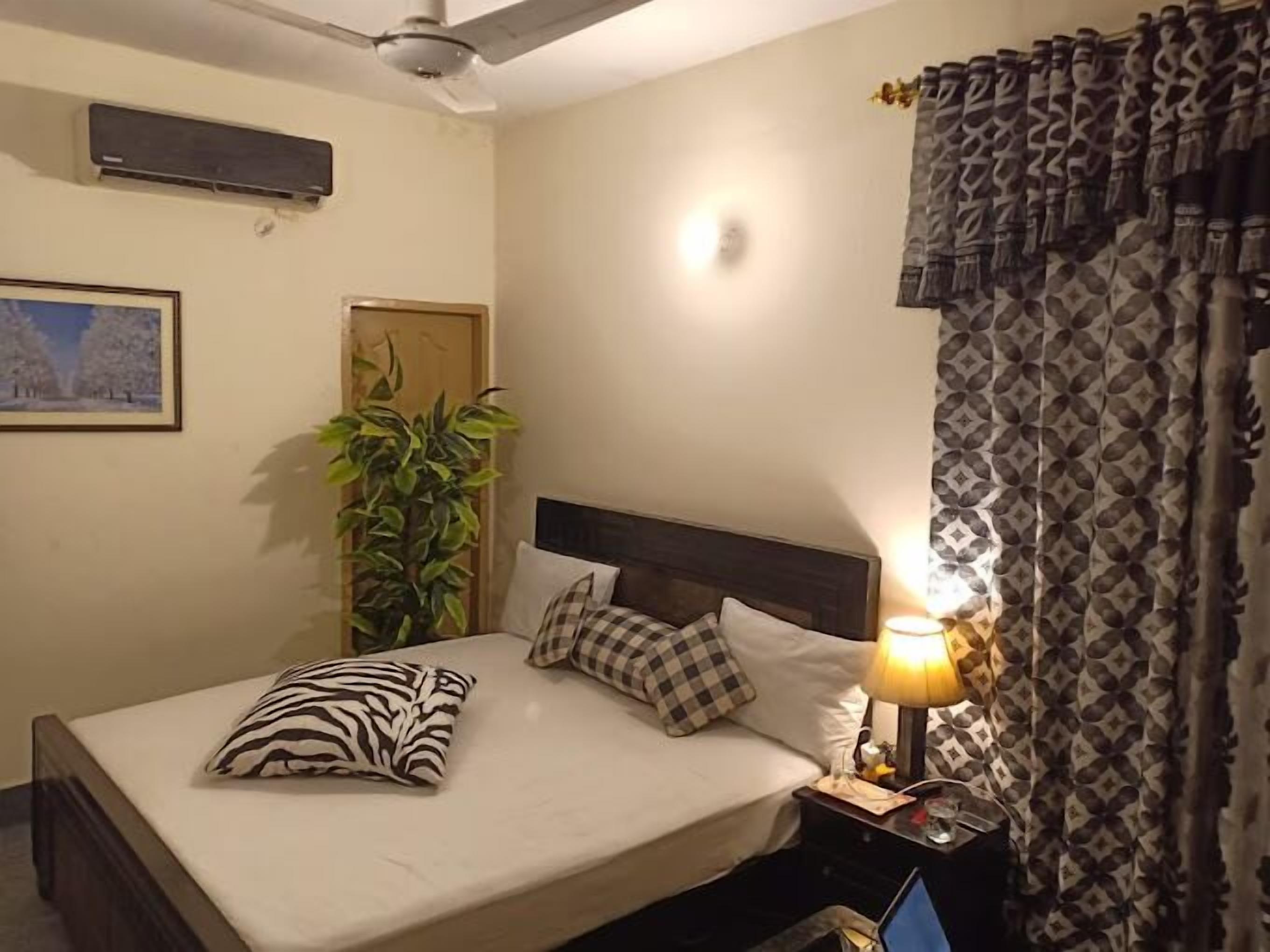 Orange Line Hotel