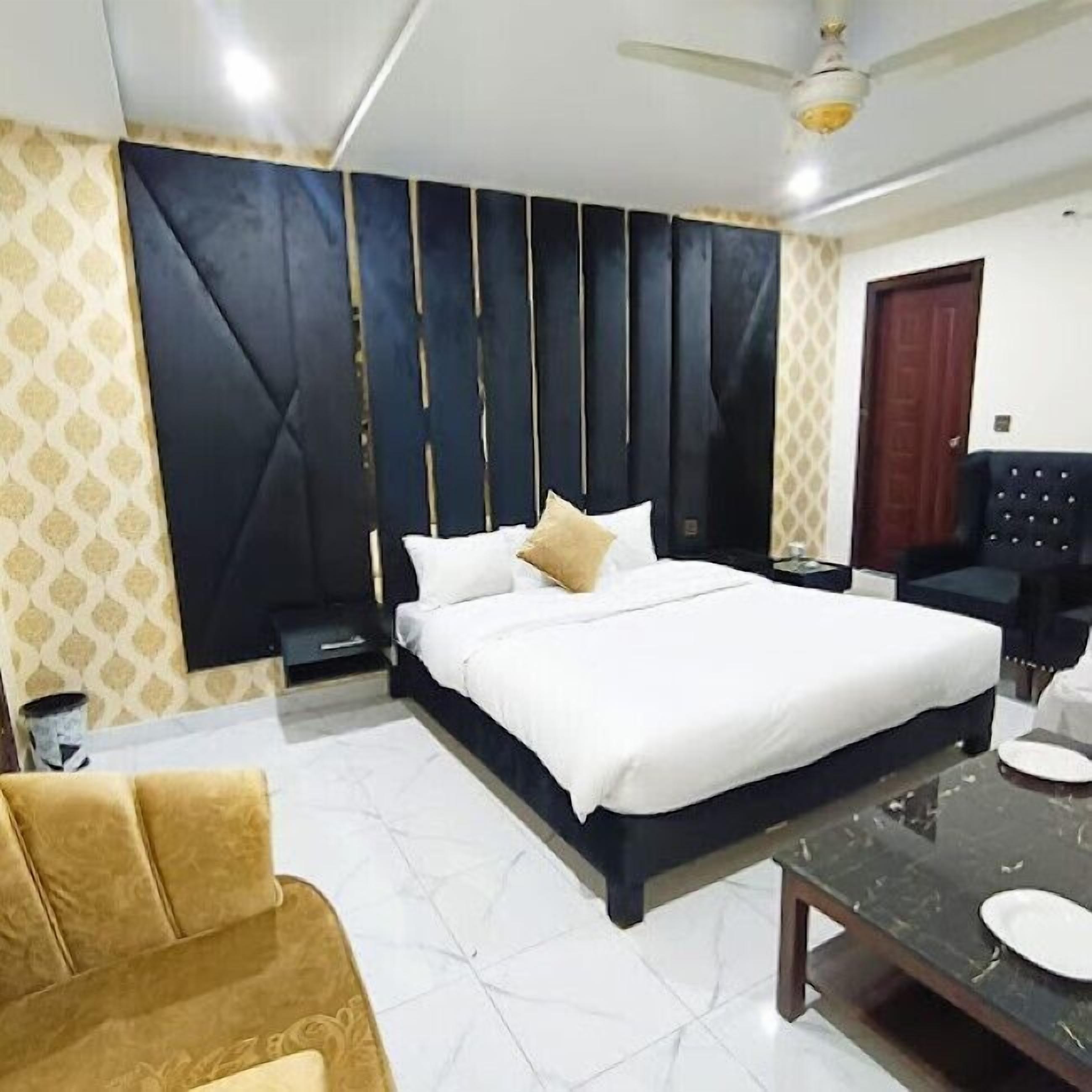 Hotel B R Lounge