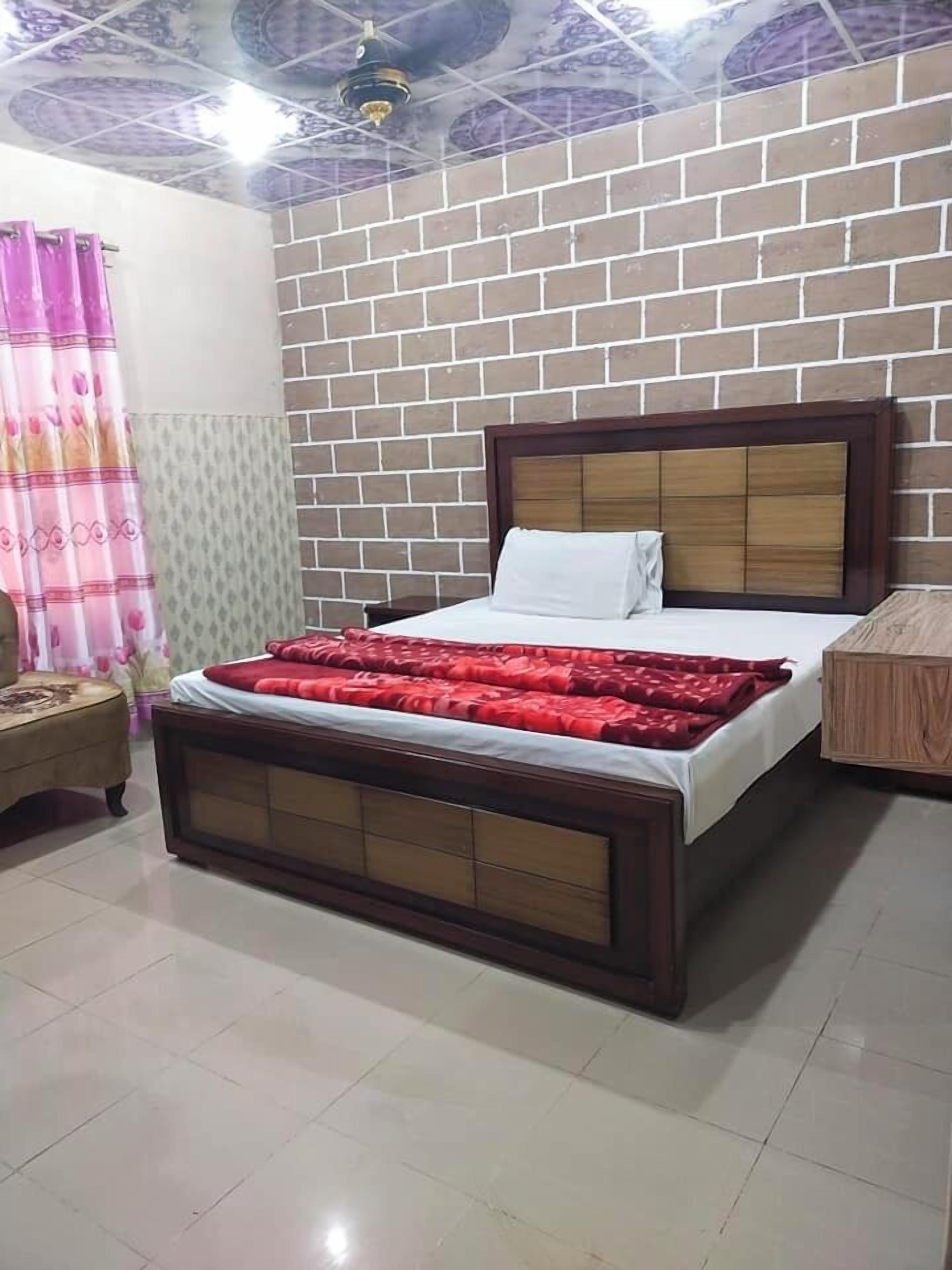 Hotel Paradise Inn