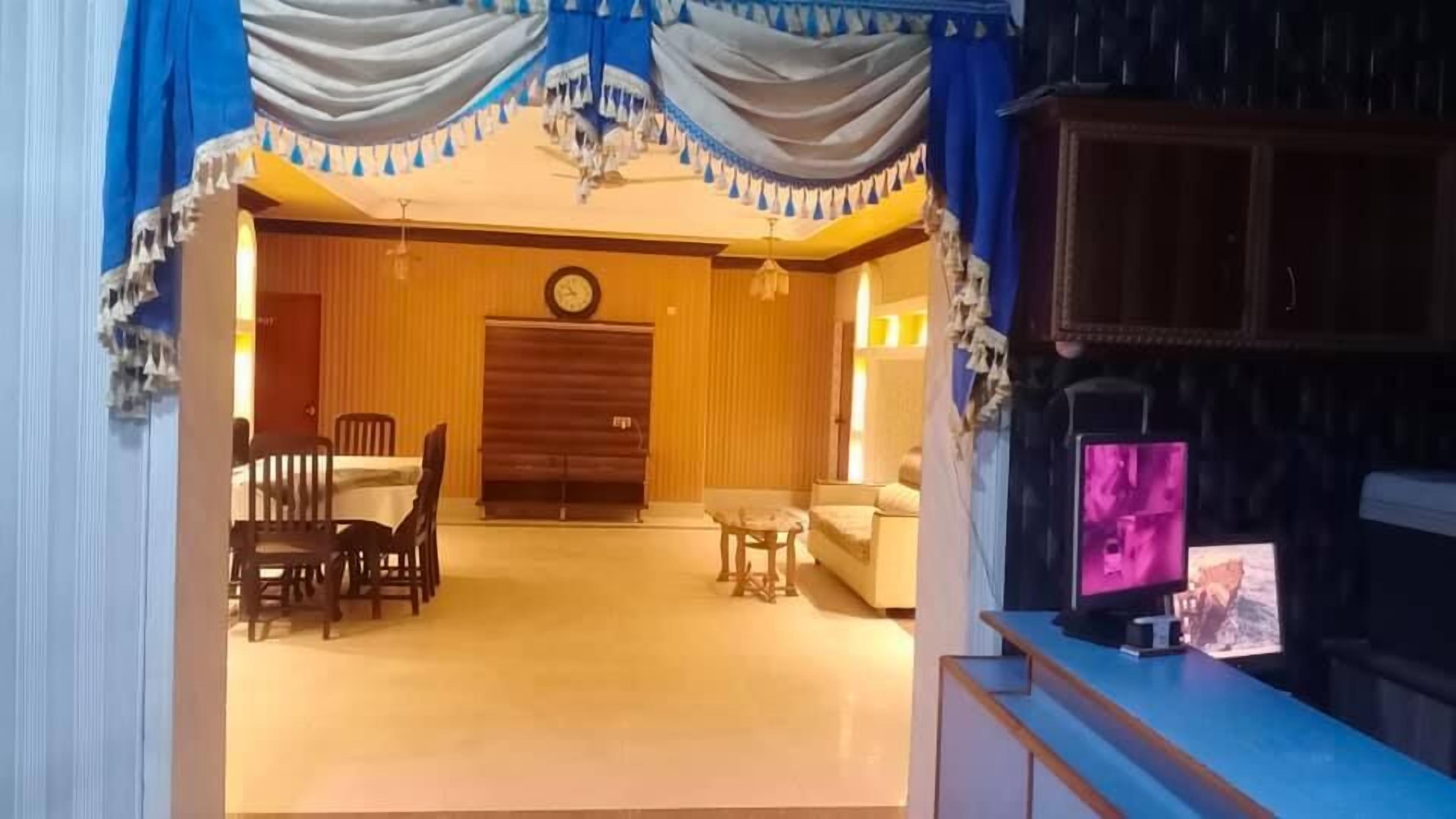 Hotel Paradise Inn