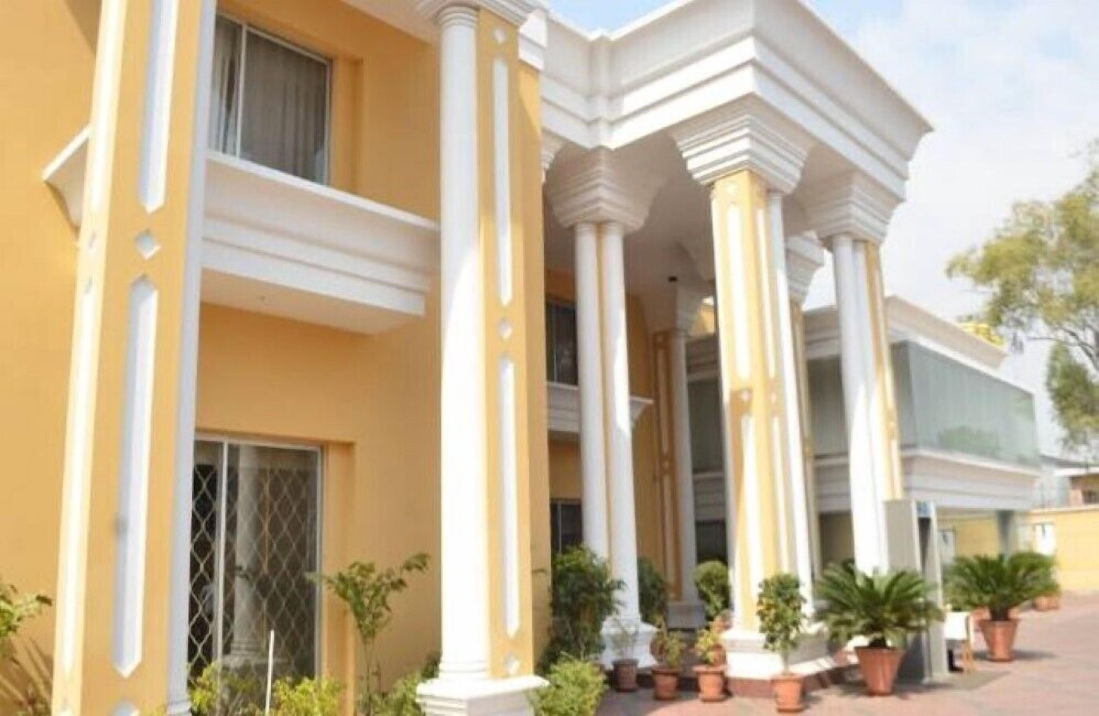 Red Velvet Hotel