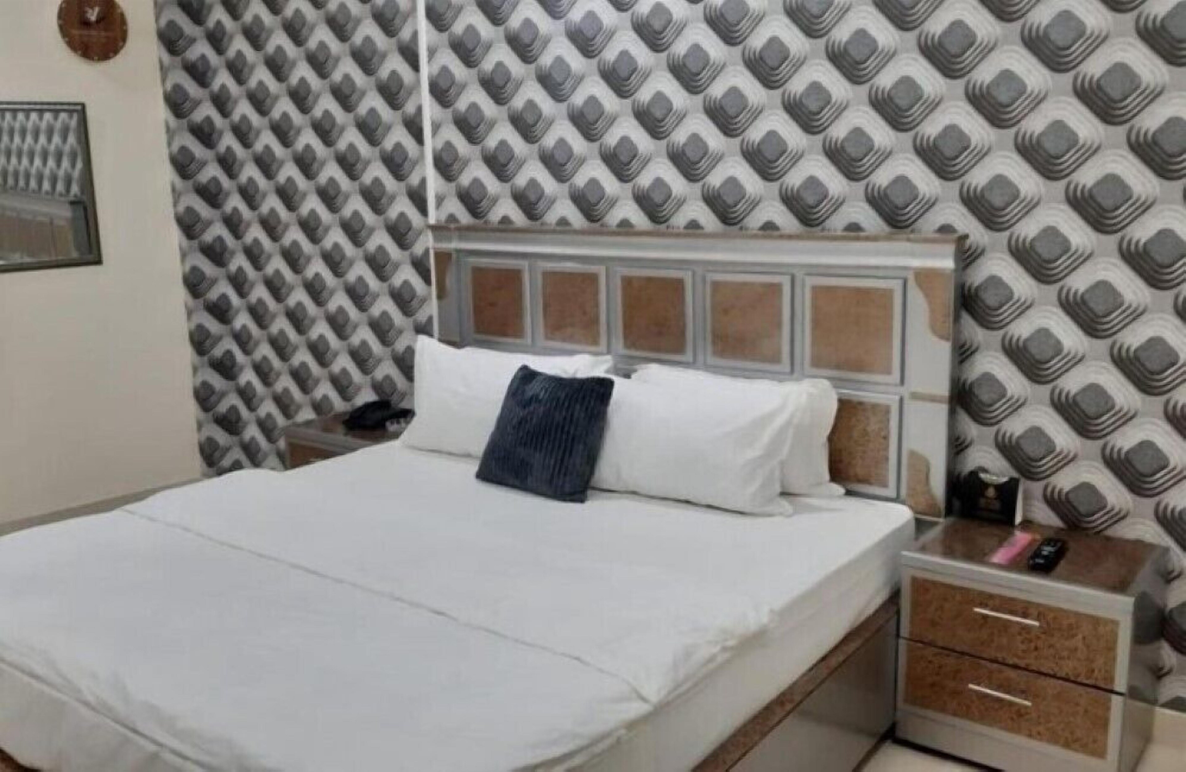Red Velvet Hotel