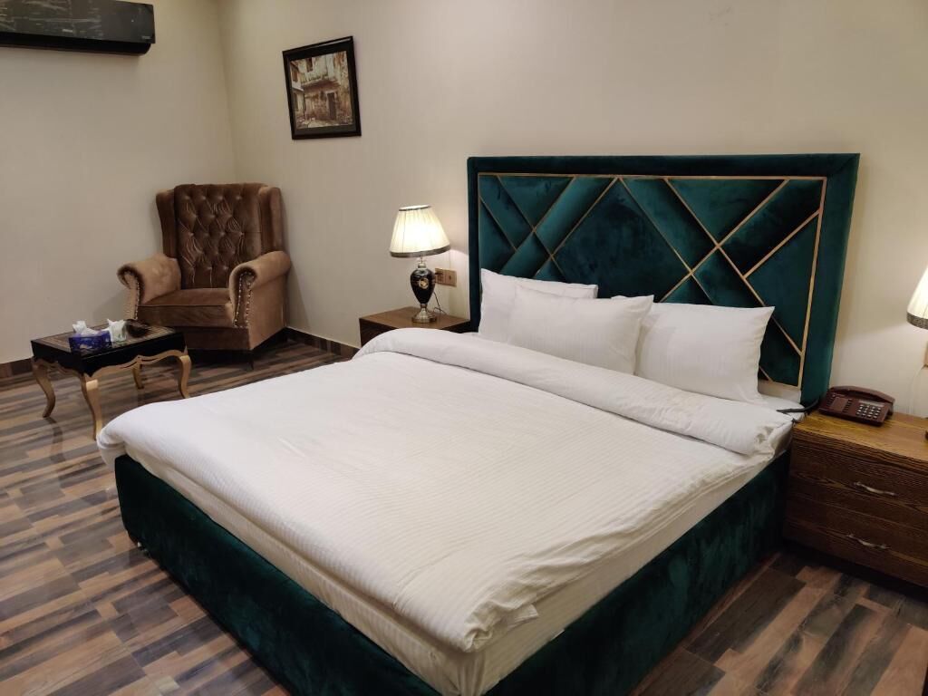 Royal Mansion Hotel