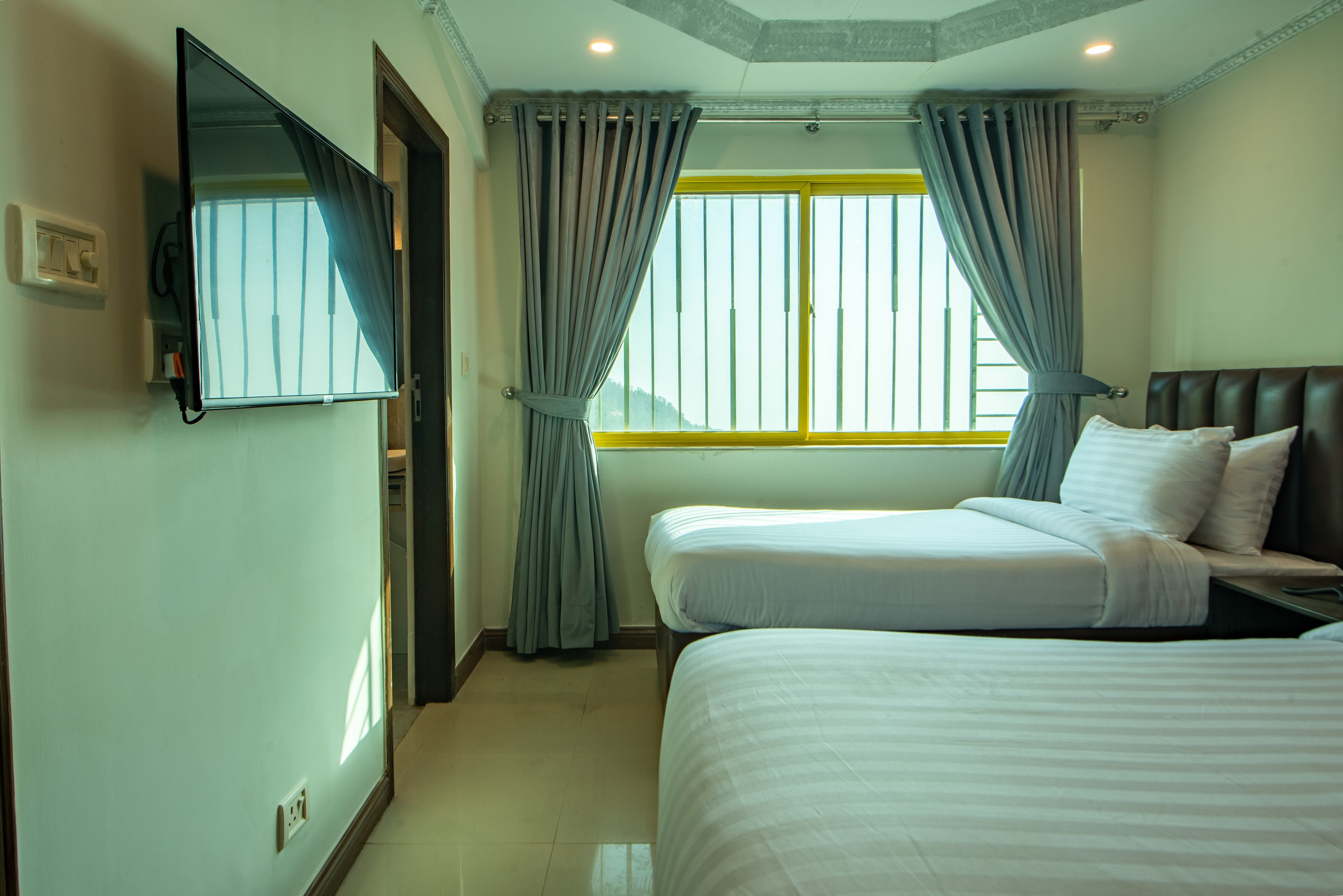 Cecil by Pearl Continental