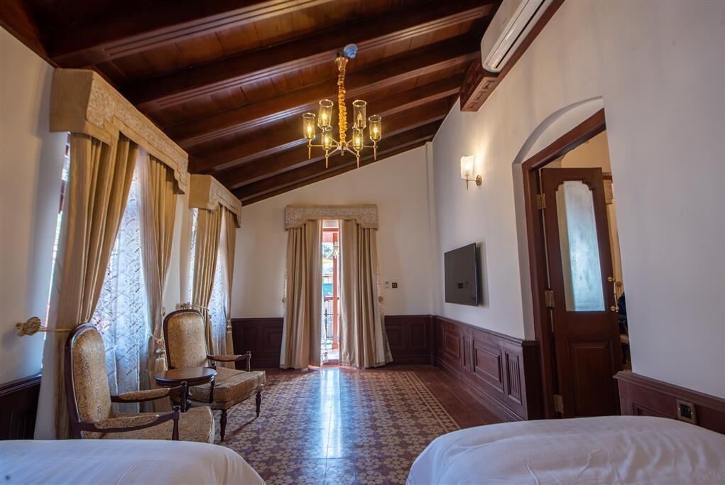 Cecil by Pearl Continental