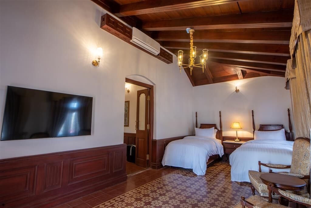 Cecil by Pearl Continental