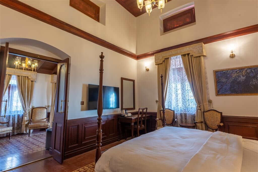 Cecil by Pearl Continental