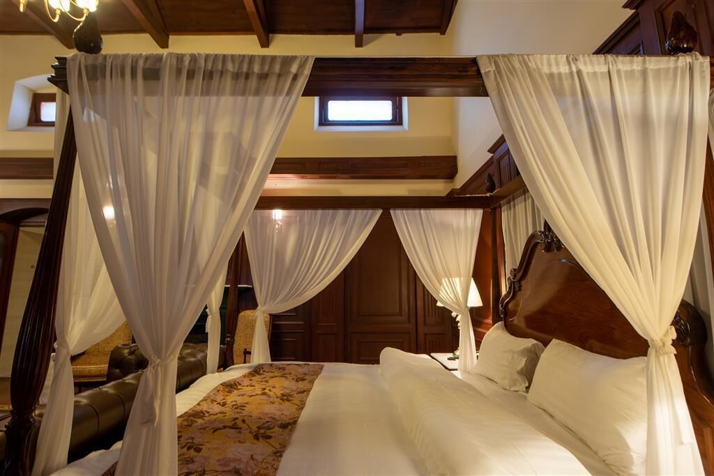 Cecil by Pearl Continental