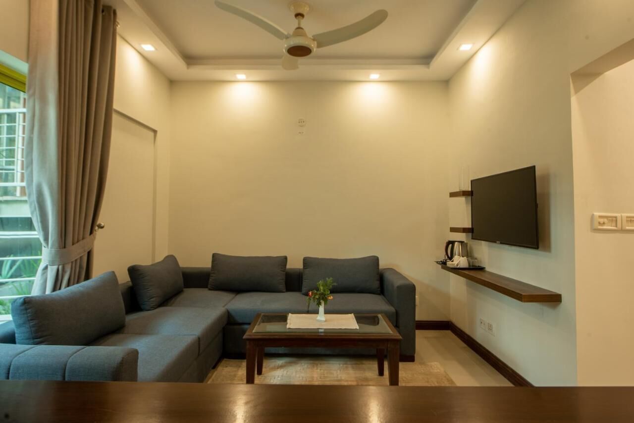 Cecil by Pearl Continental