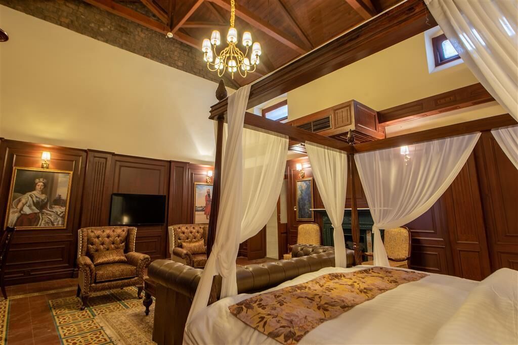 Cecil by Pearl Continental