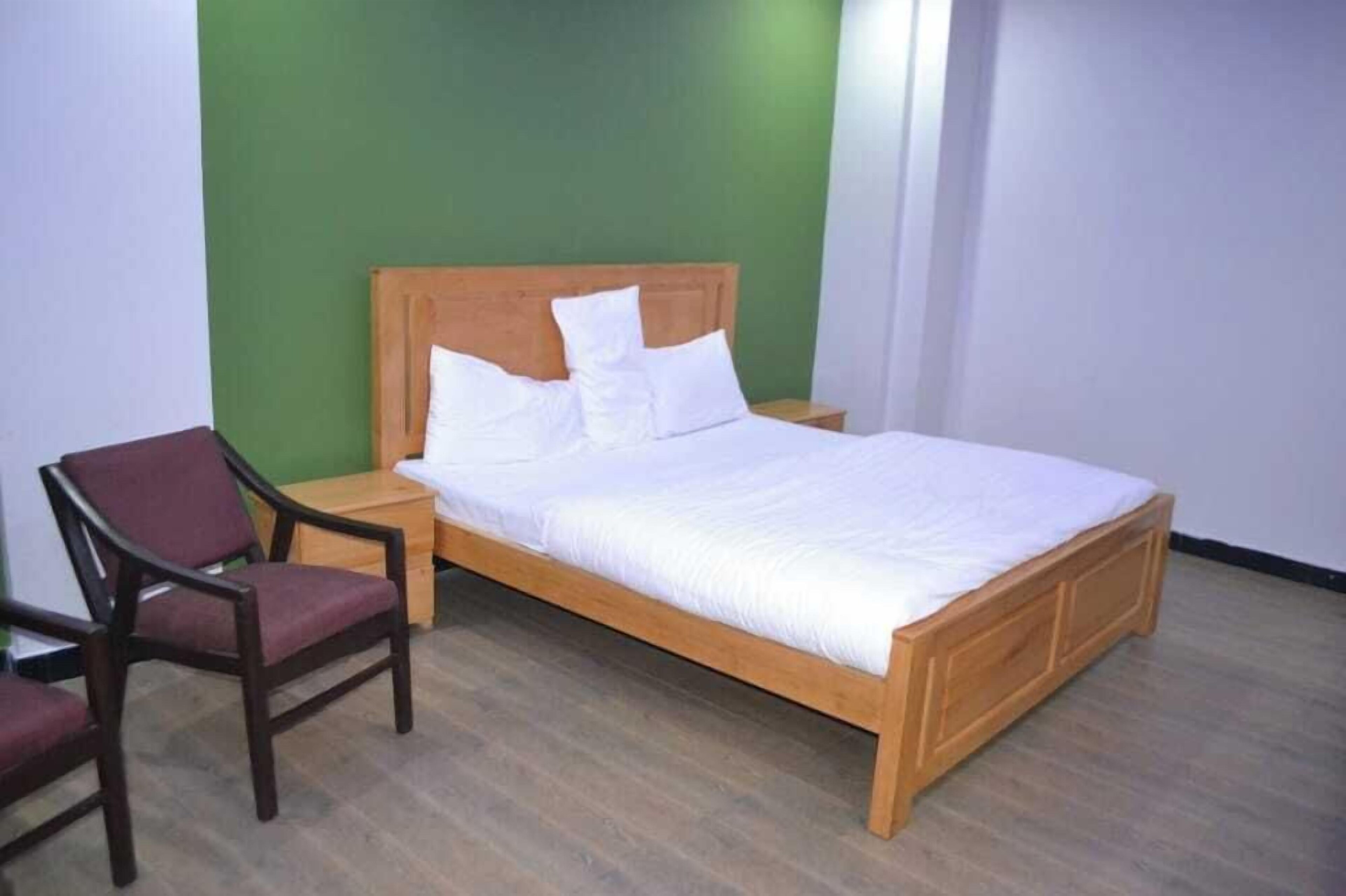Green Valley Hotel & Restaurent