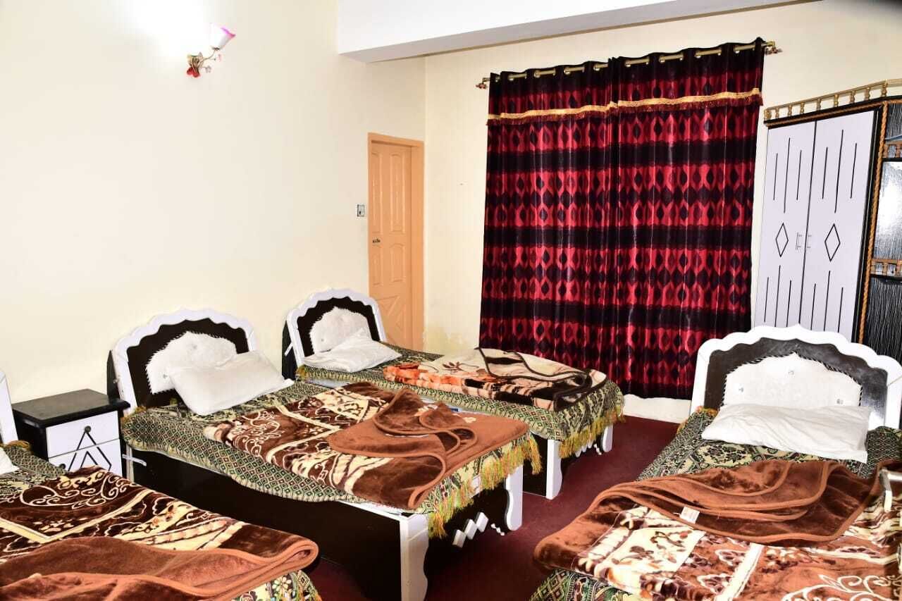 Kashmir Heights Hotel And Restaurant