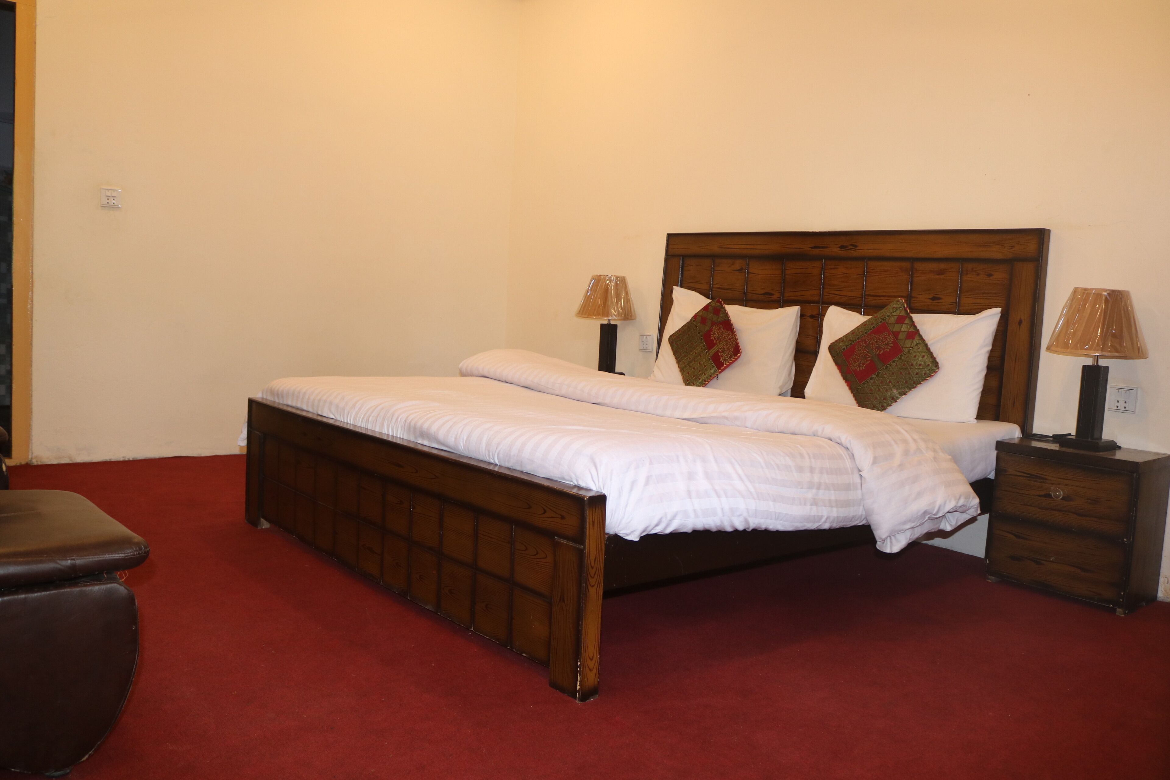 Kachura Inn Hotel