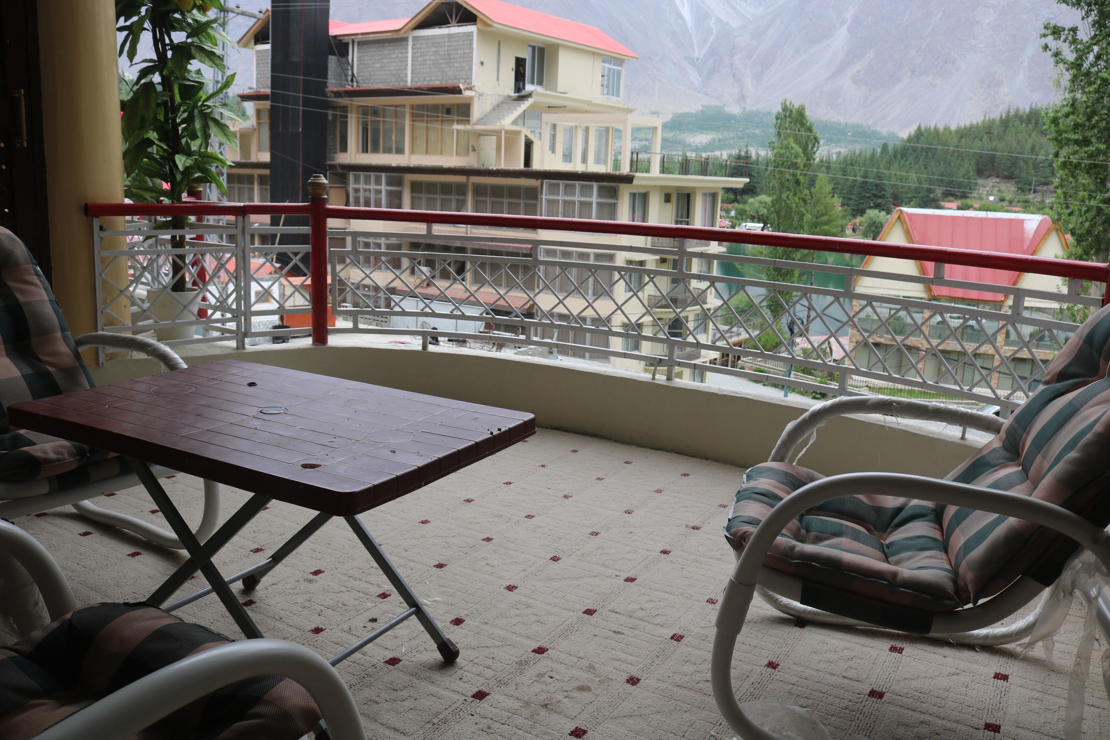 Kachura Inn Hotel