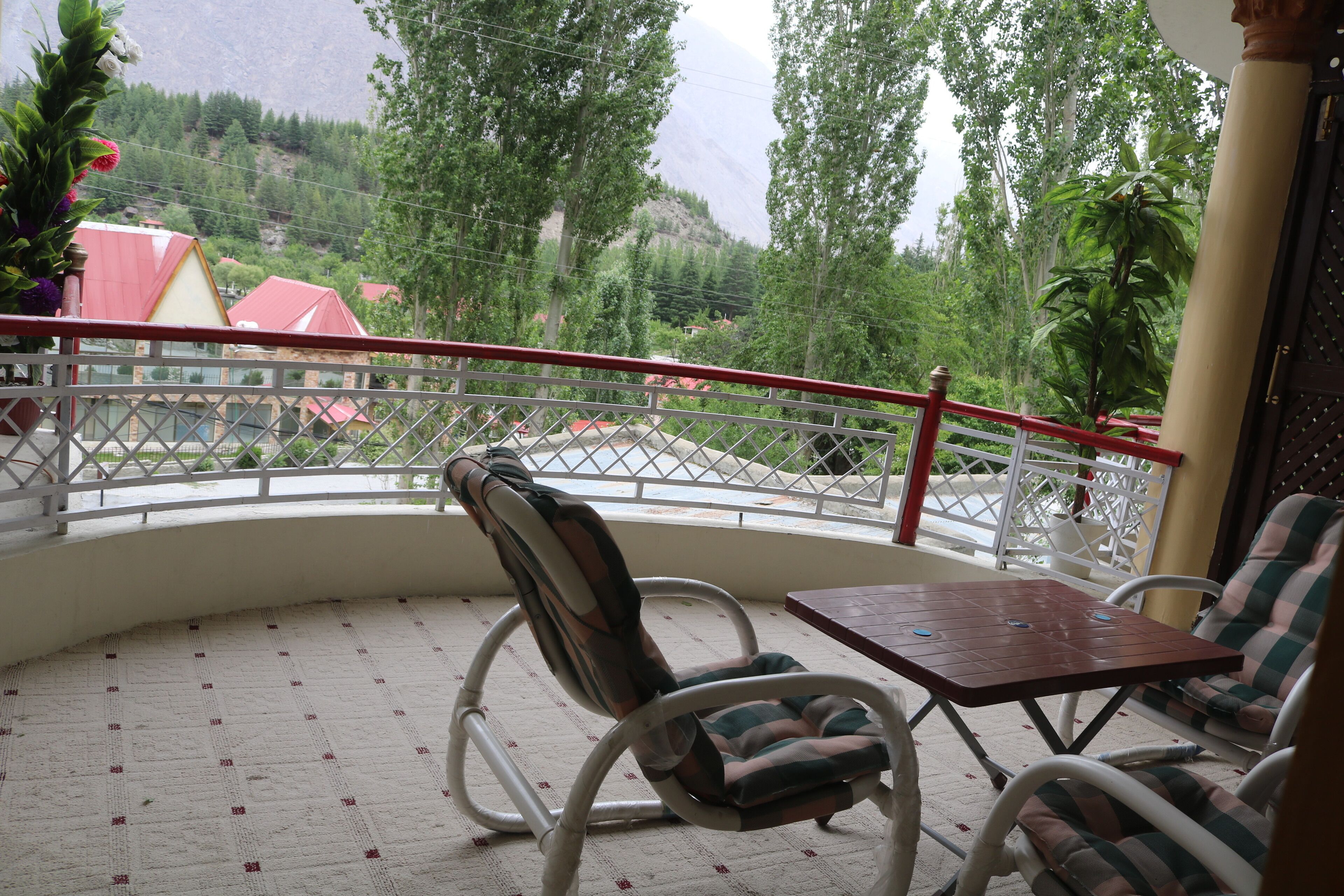 Kachura Inn Hotel