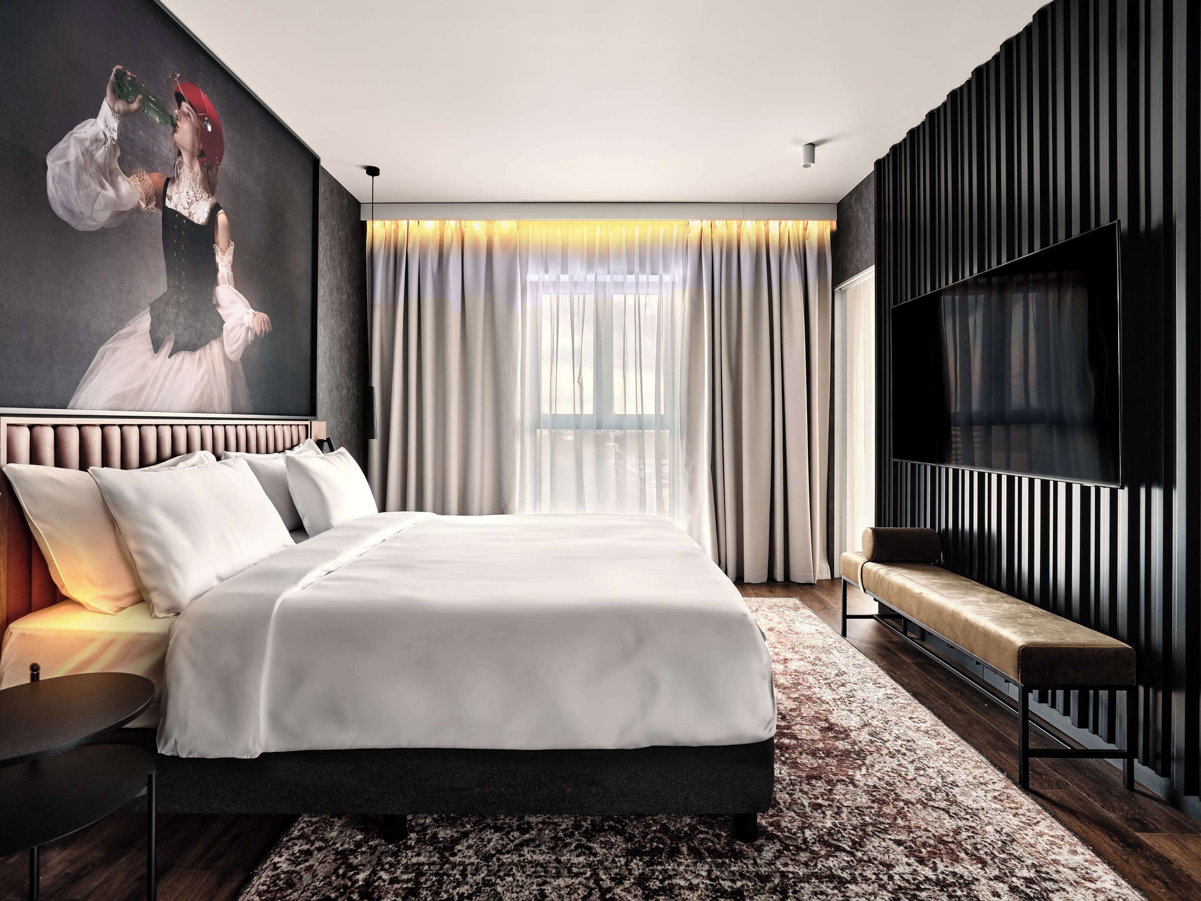 Radisson Red Hotel & Radisson Red Apartments Krakow