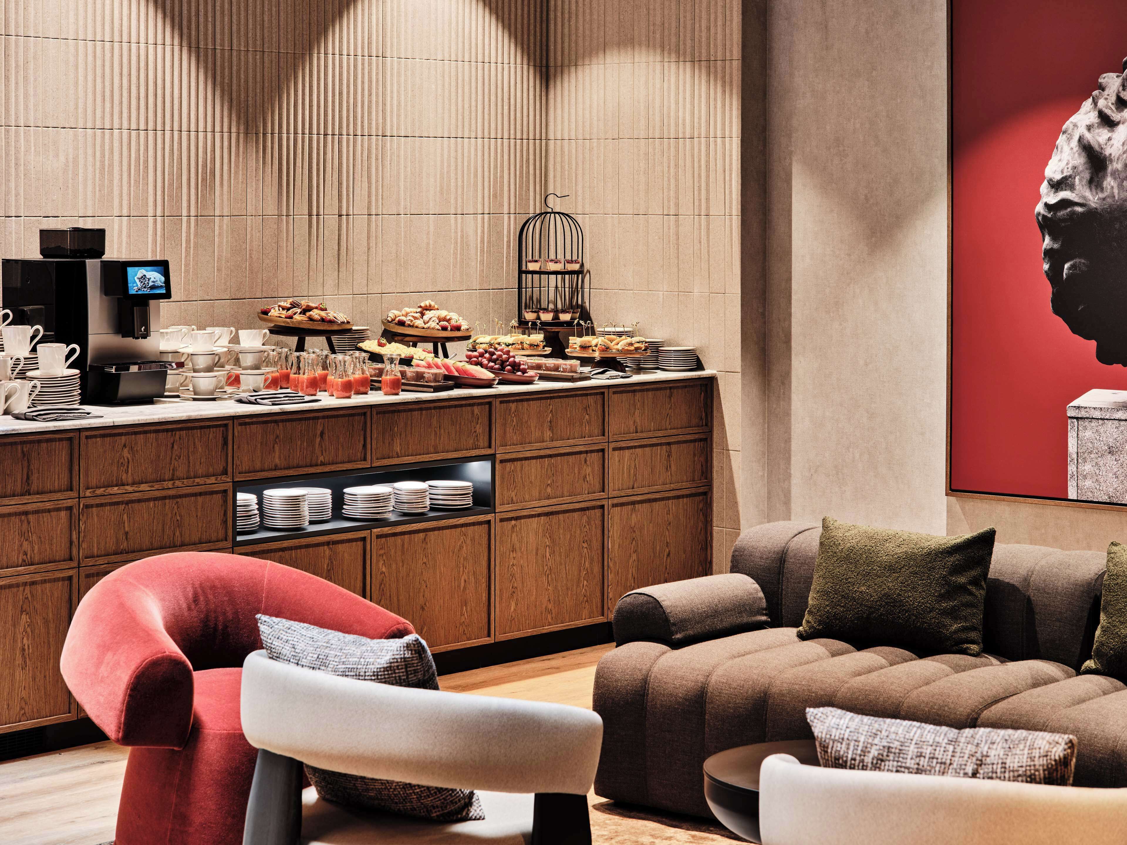 Radisson Red Hotel & Radisson Red Apartments Krakow