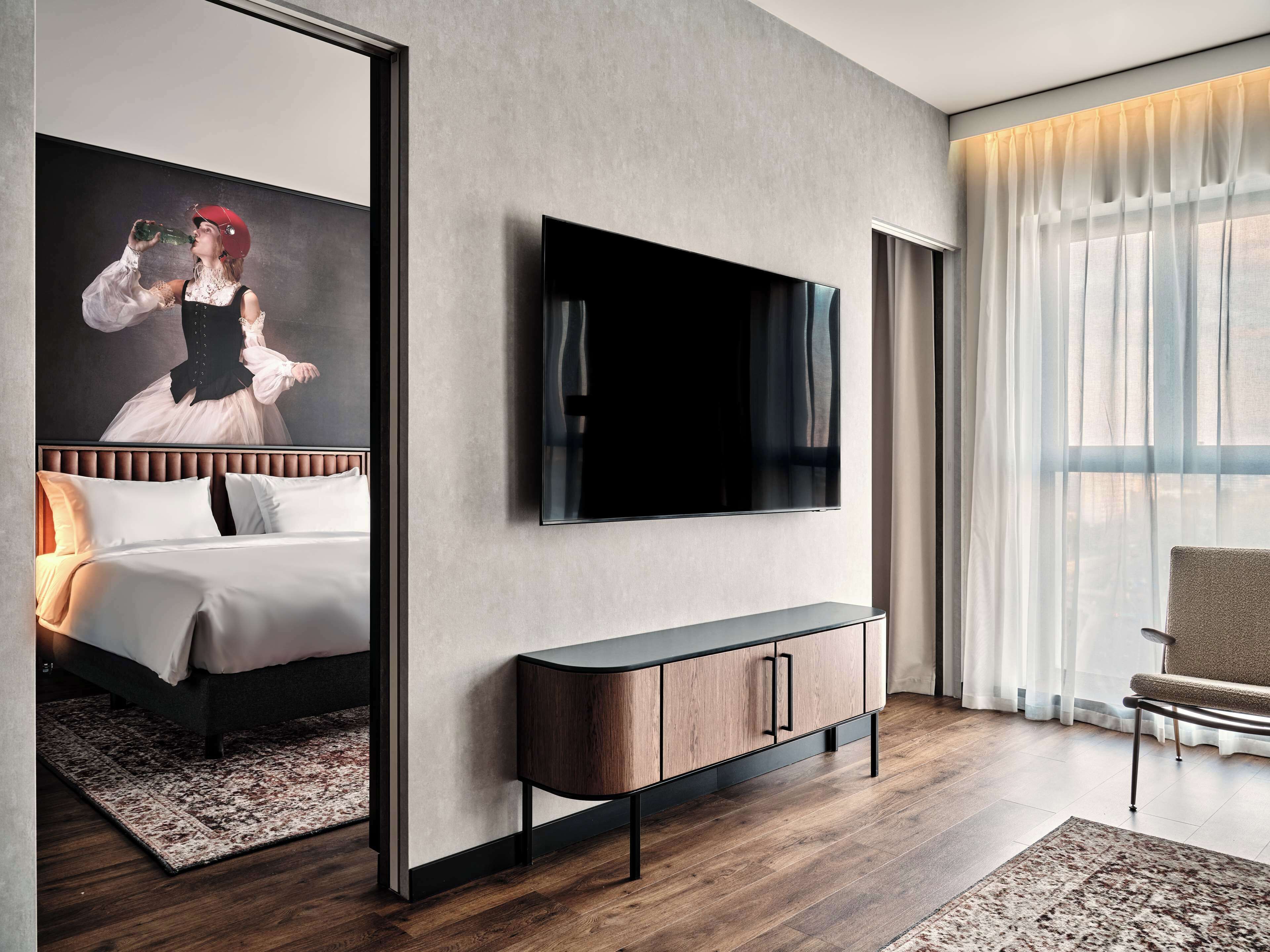 Radisson Red Hotel & Radisson Red Apartments Krakow