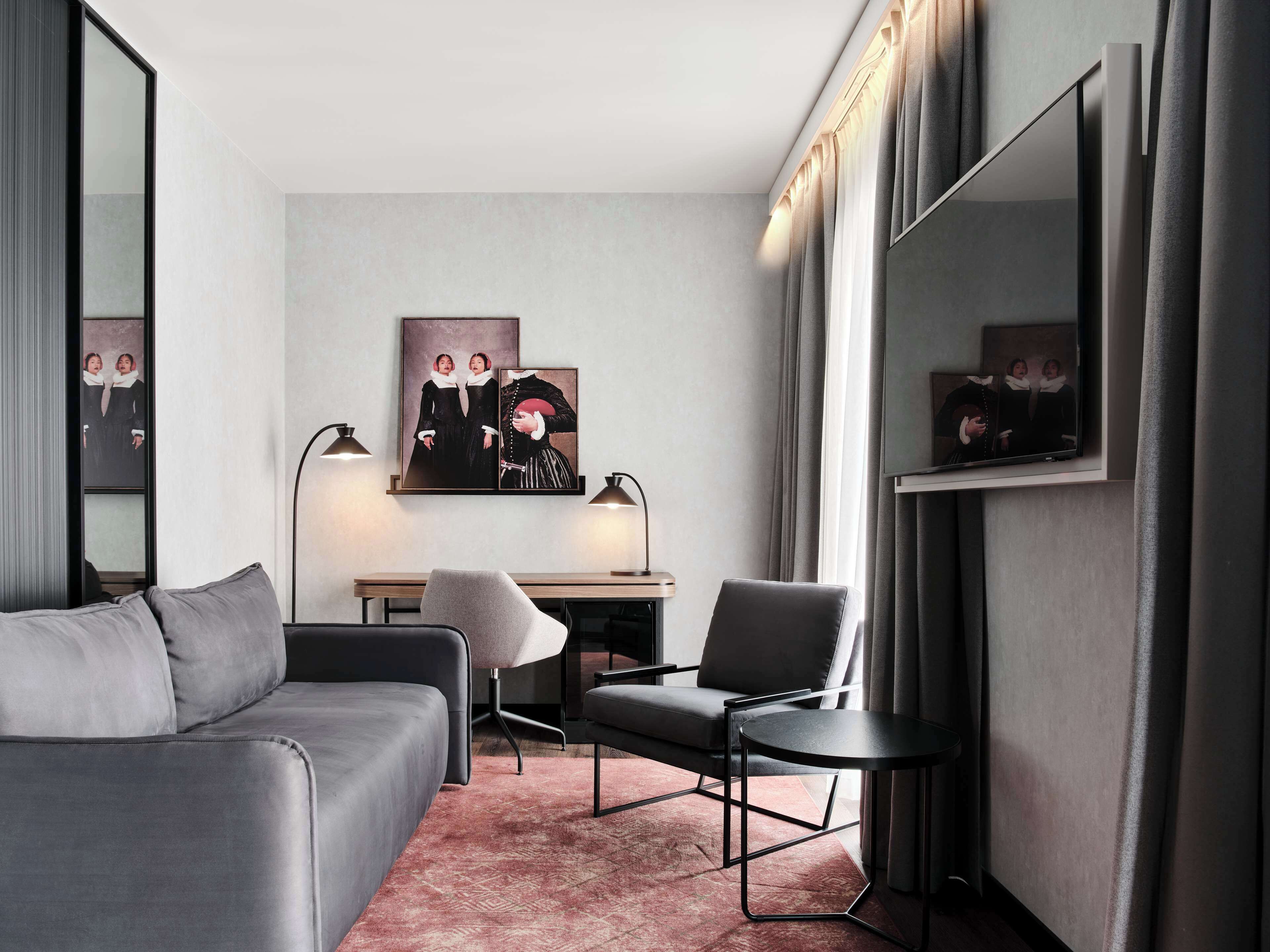 Radisson Red Hotel & Radisson Red Apartments Krakow