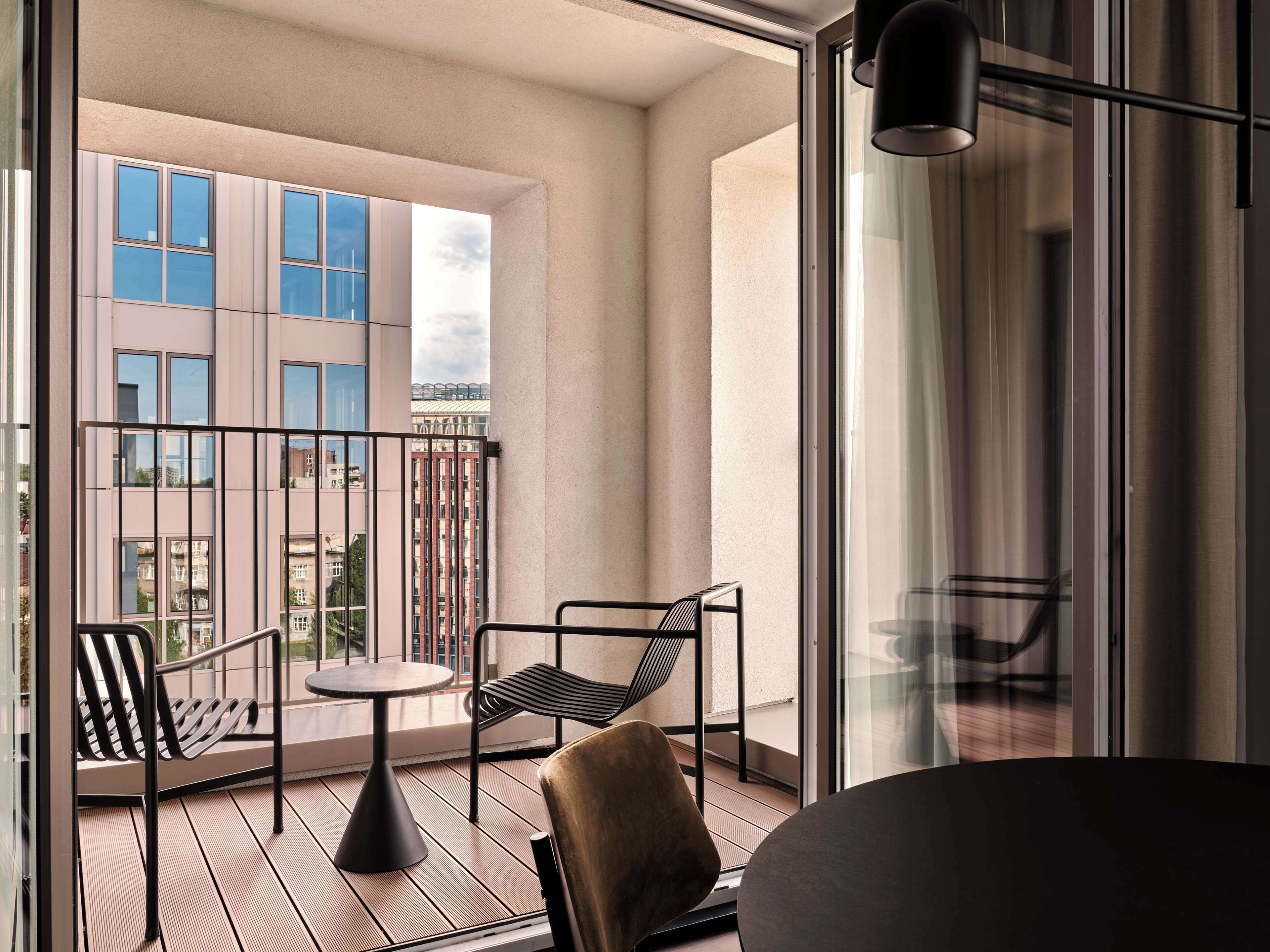 Radisson Red Hotel & Radisson Red Apartments Krakow