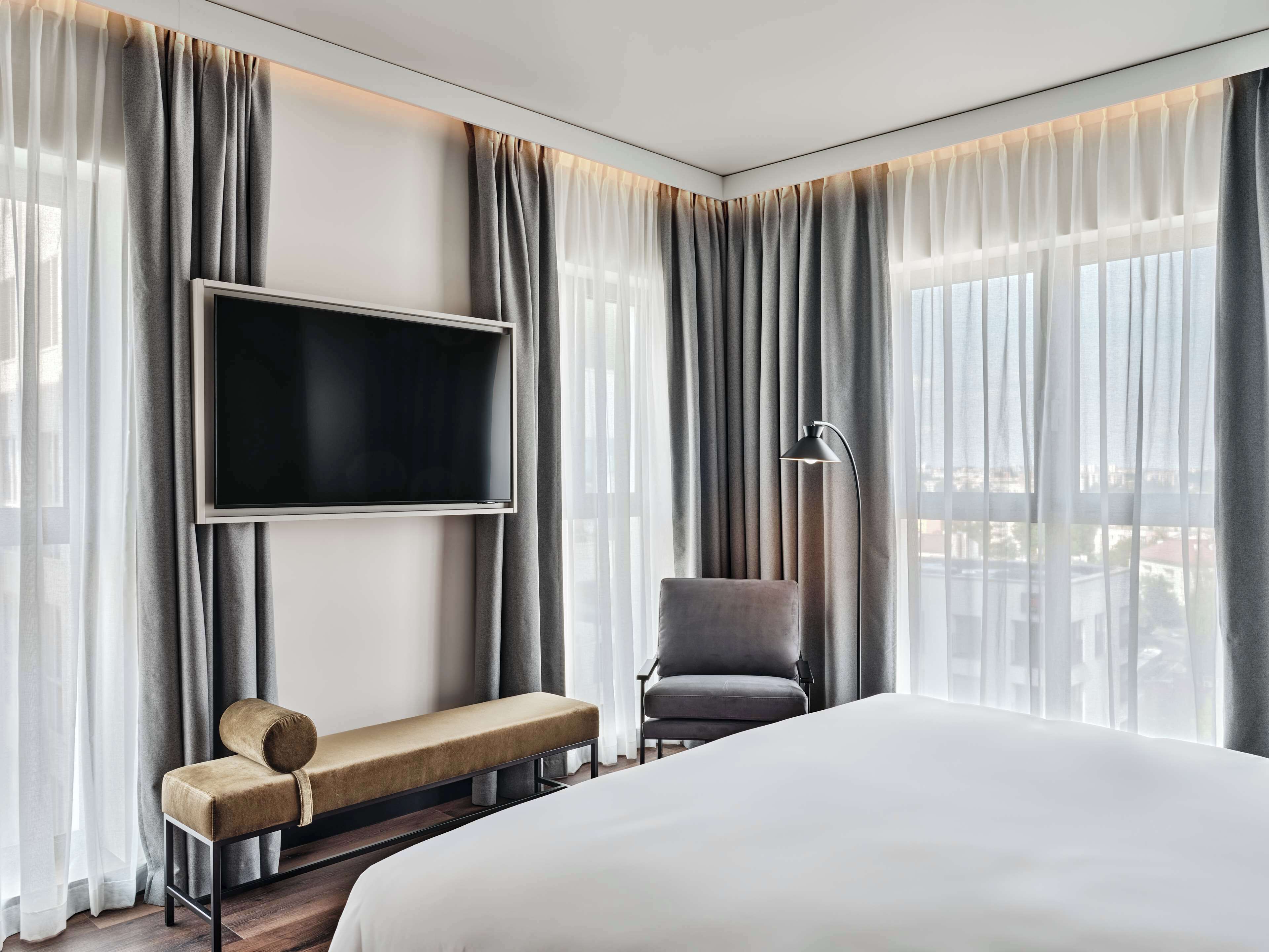 Radisson Red Hotel & Radisson Red Apartments Krakow