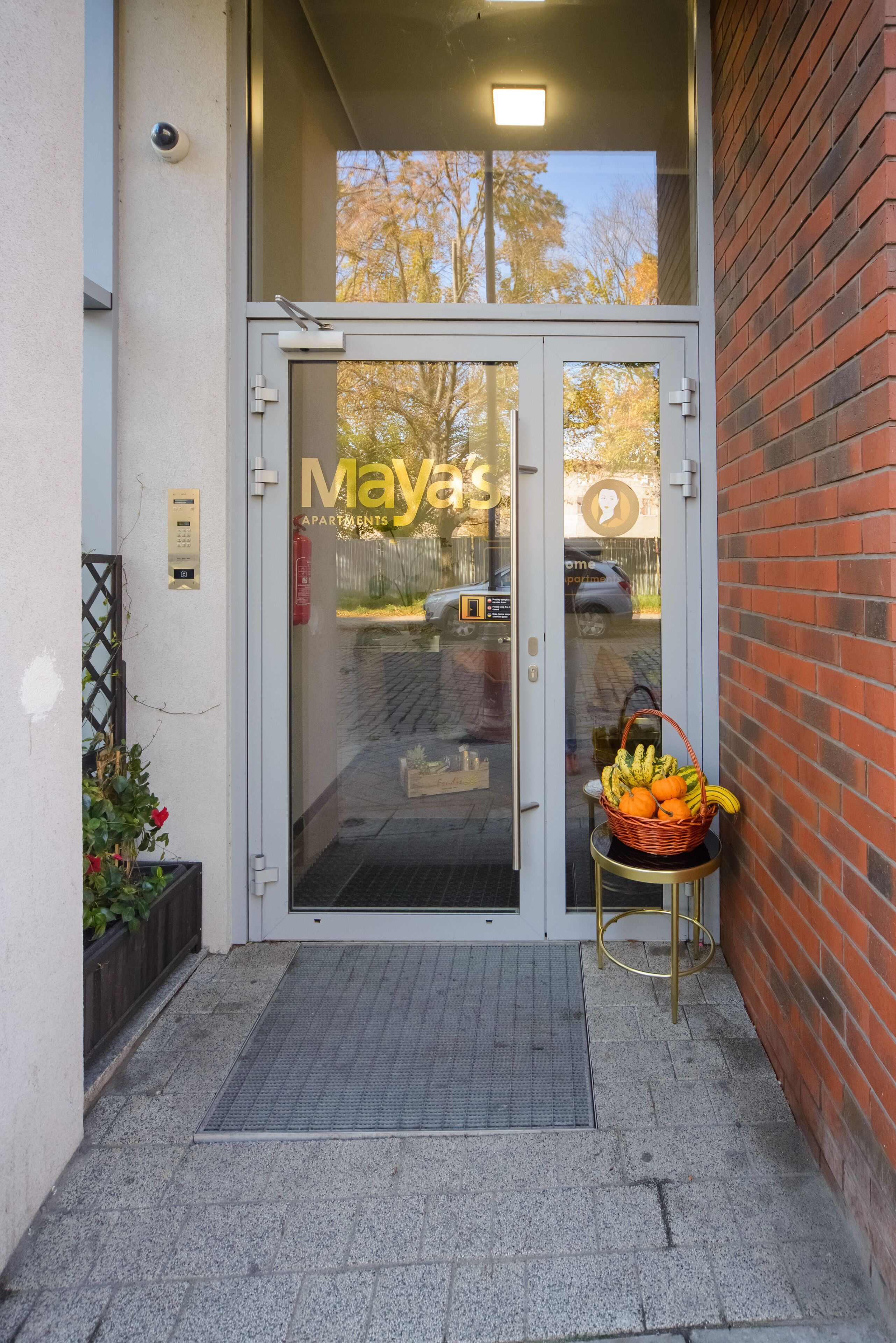 Maya's Apartments