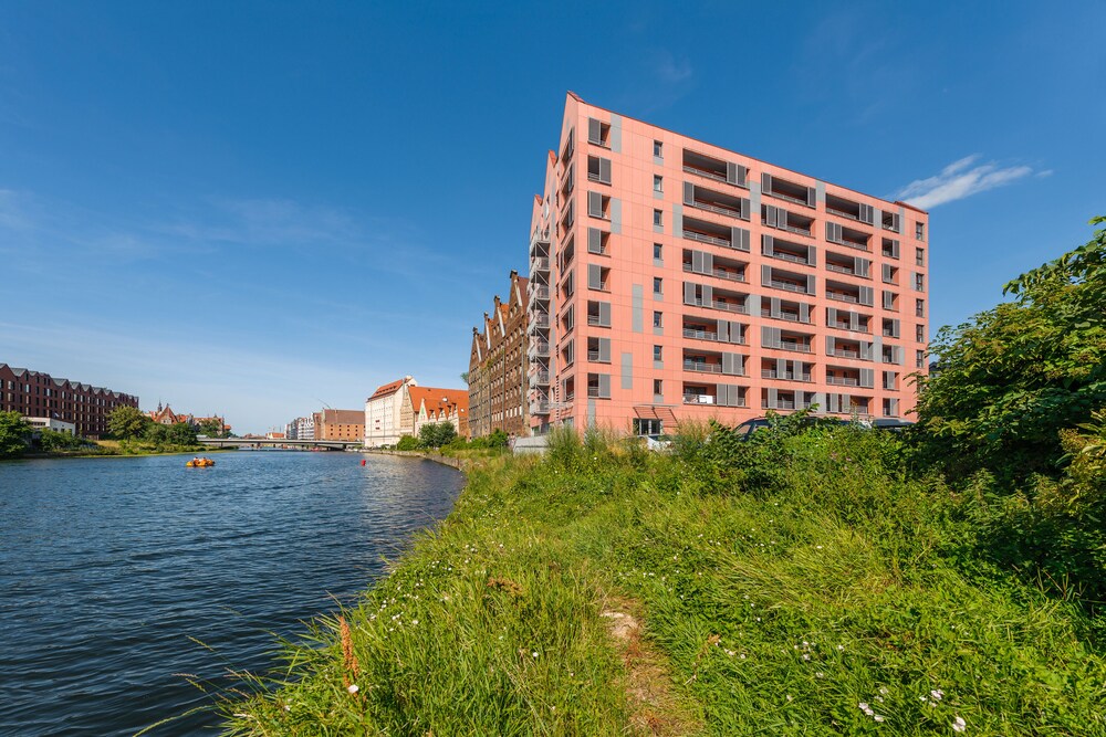 Waterlane Island by Sun & Snow