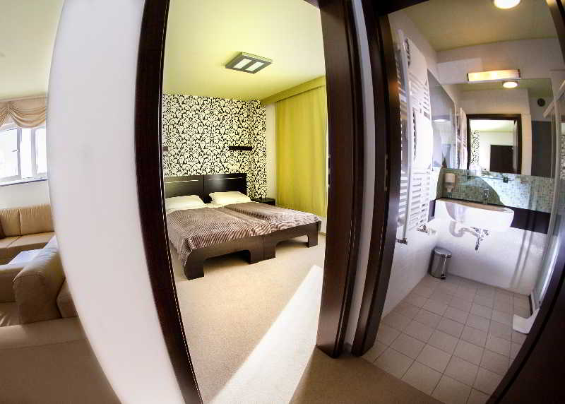 Hotton Hotel