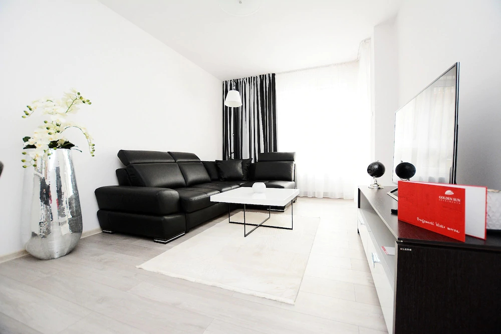 Golden Sun Apartments-Solny