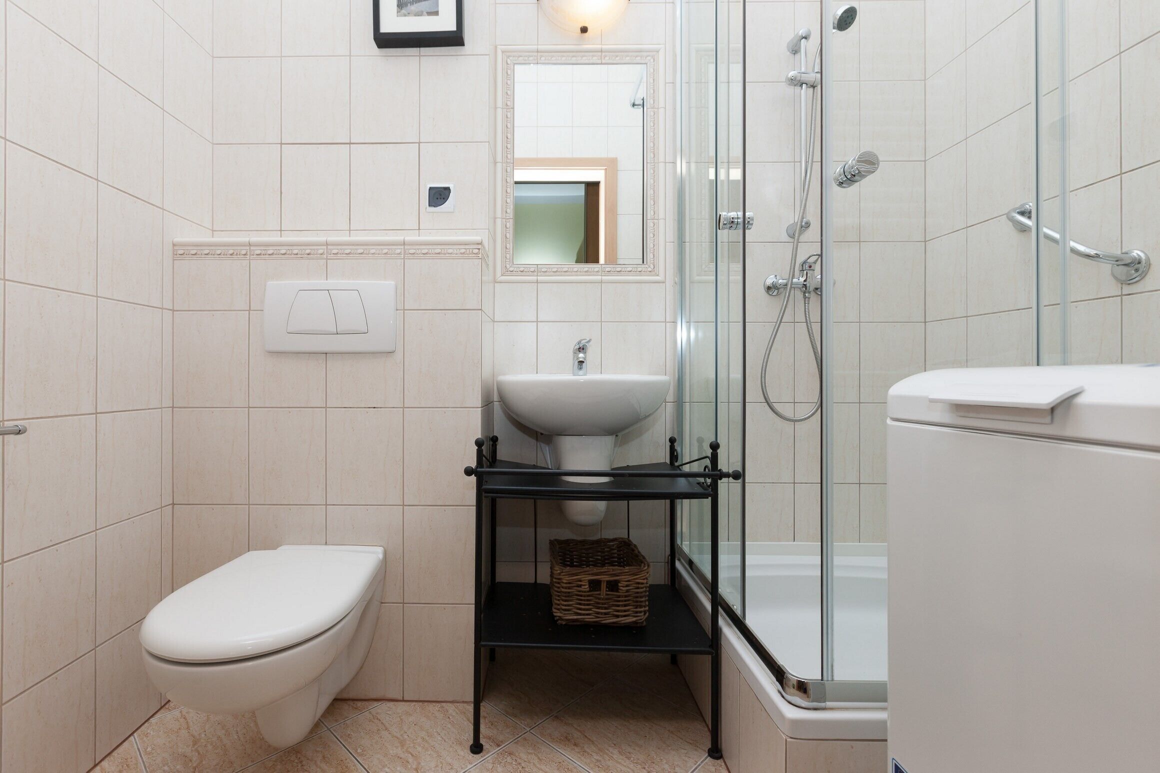 Trzy Korony Piastów by Renters