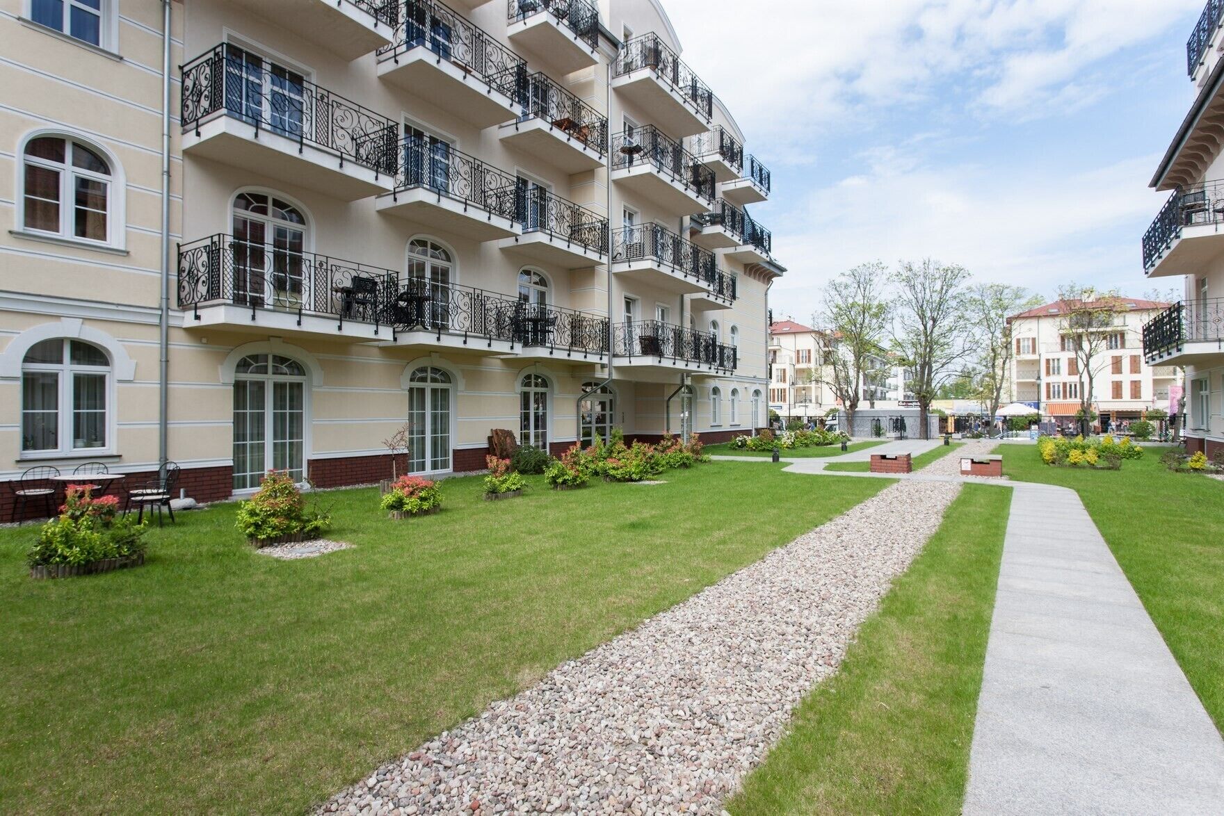 Trzy Korony Piastów by Renters