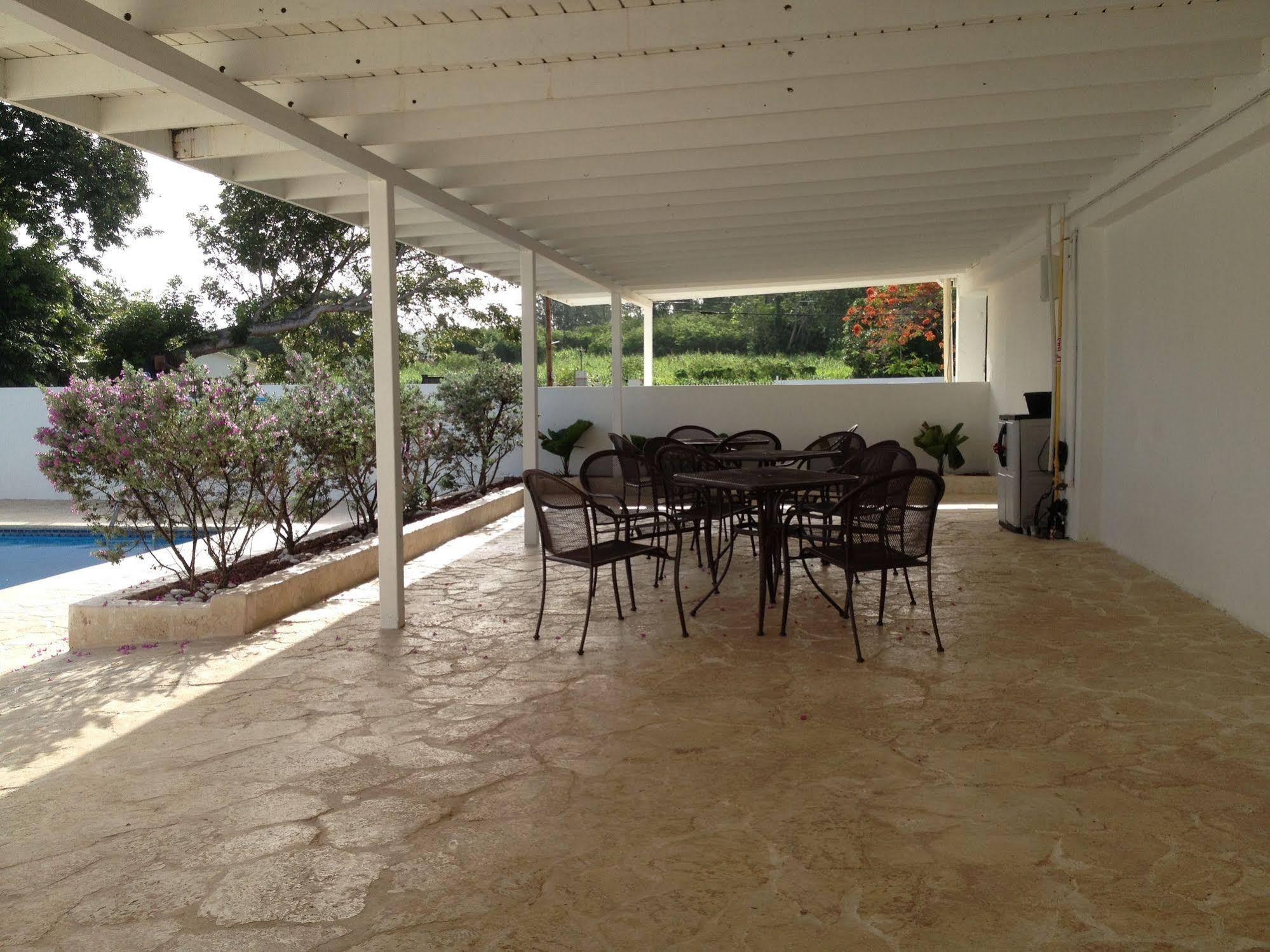 Arecibo Inn