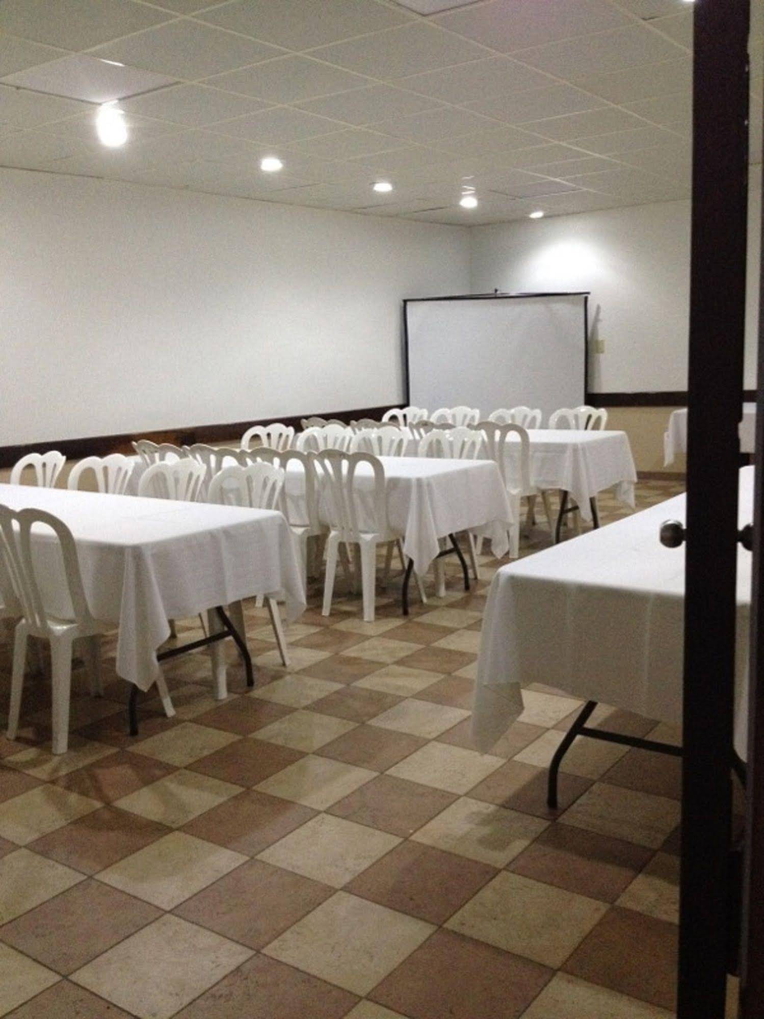 Arecibo Inn