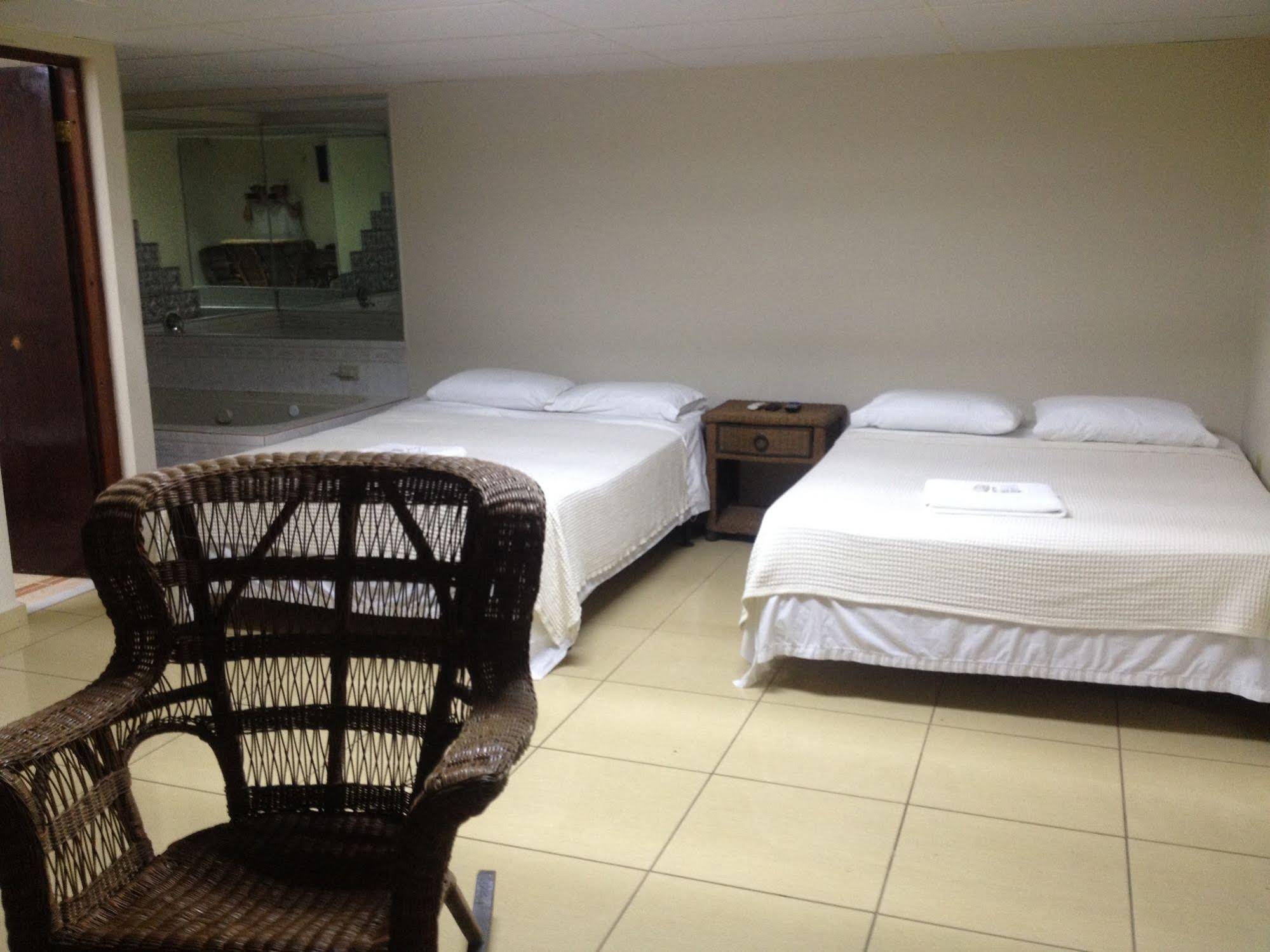 Arecibo Inn